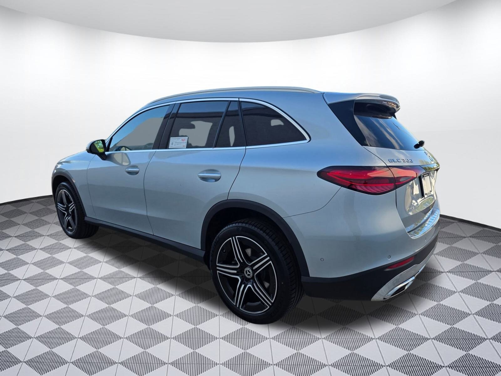2026 Mercedes Benz GLC 300 4MATIC photo 3