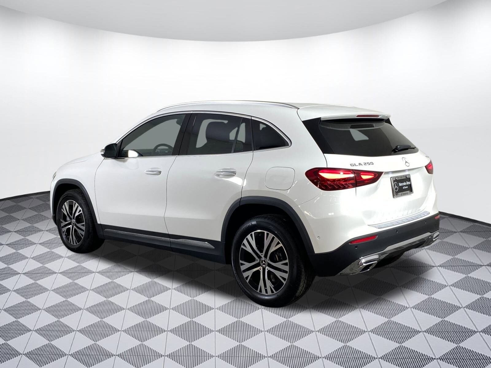 2026 Mercedes Benz GLA 250 4MATIC photo 2