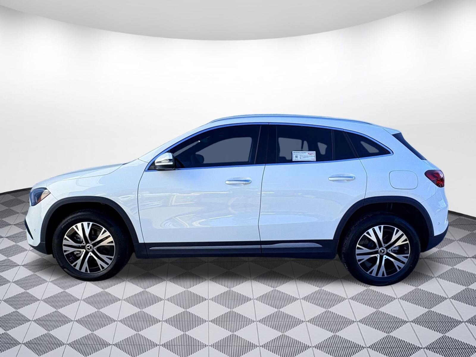 2025 Mercedes Benz GLA 250 photo 2