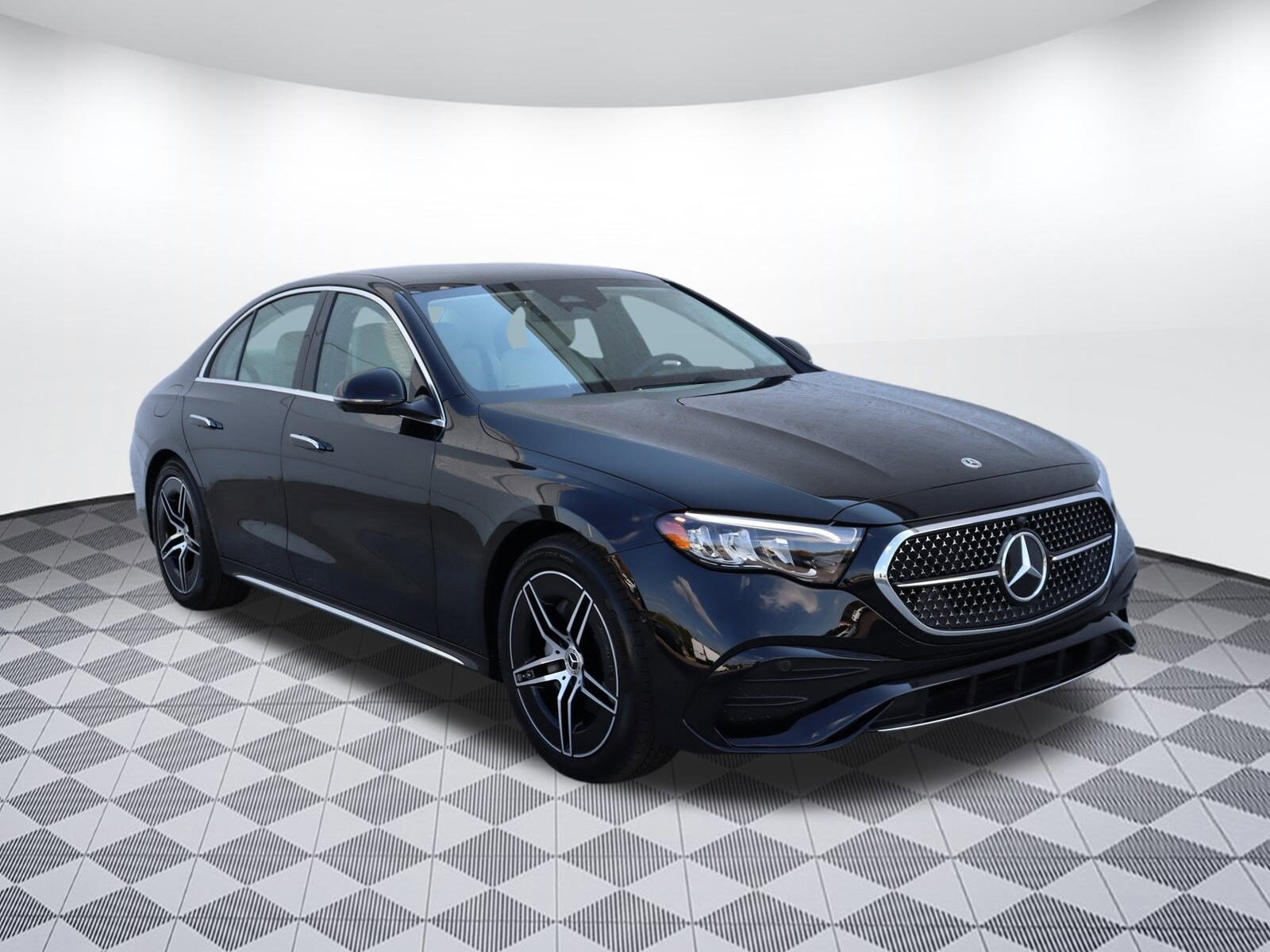 2025 Mercedes Benz E 350 photo 3
