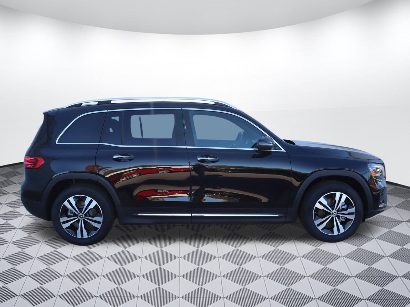 2025 Mercedes Benz GLB 250 photo 4
