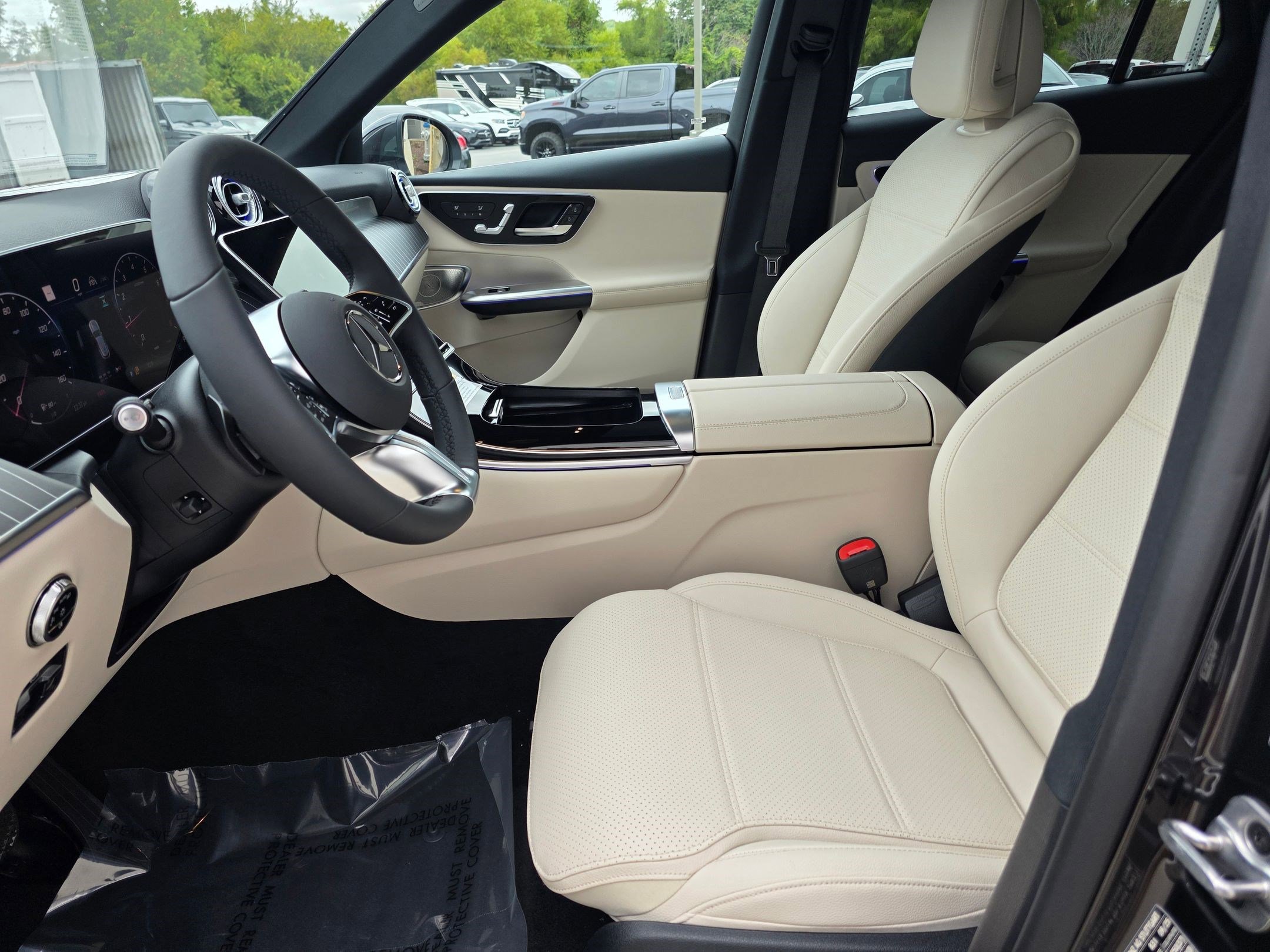 2026 Mercedes Benz GLC 300 4MATIC photo 4