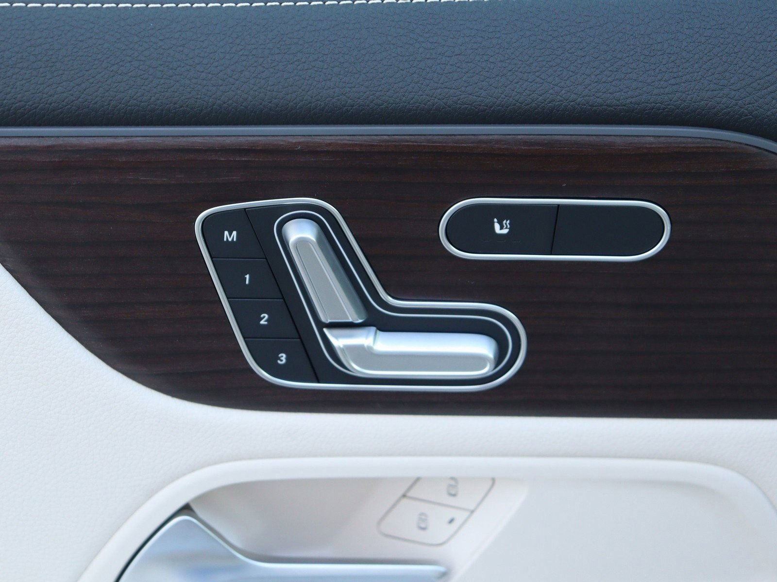 2025 Mercedes-Benz GLA GLA250 - Photo 29