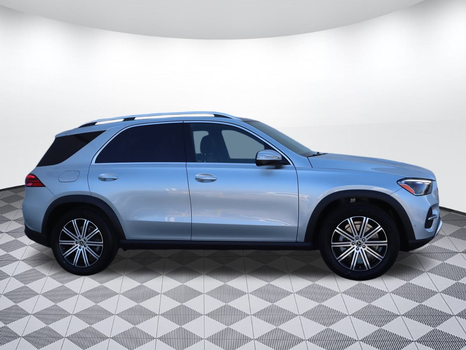 2025 Mercedes Benz GLE 350 4MATIC photo 4