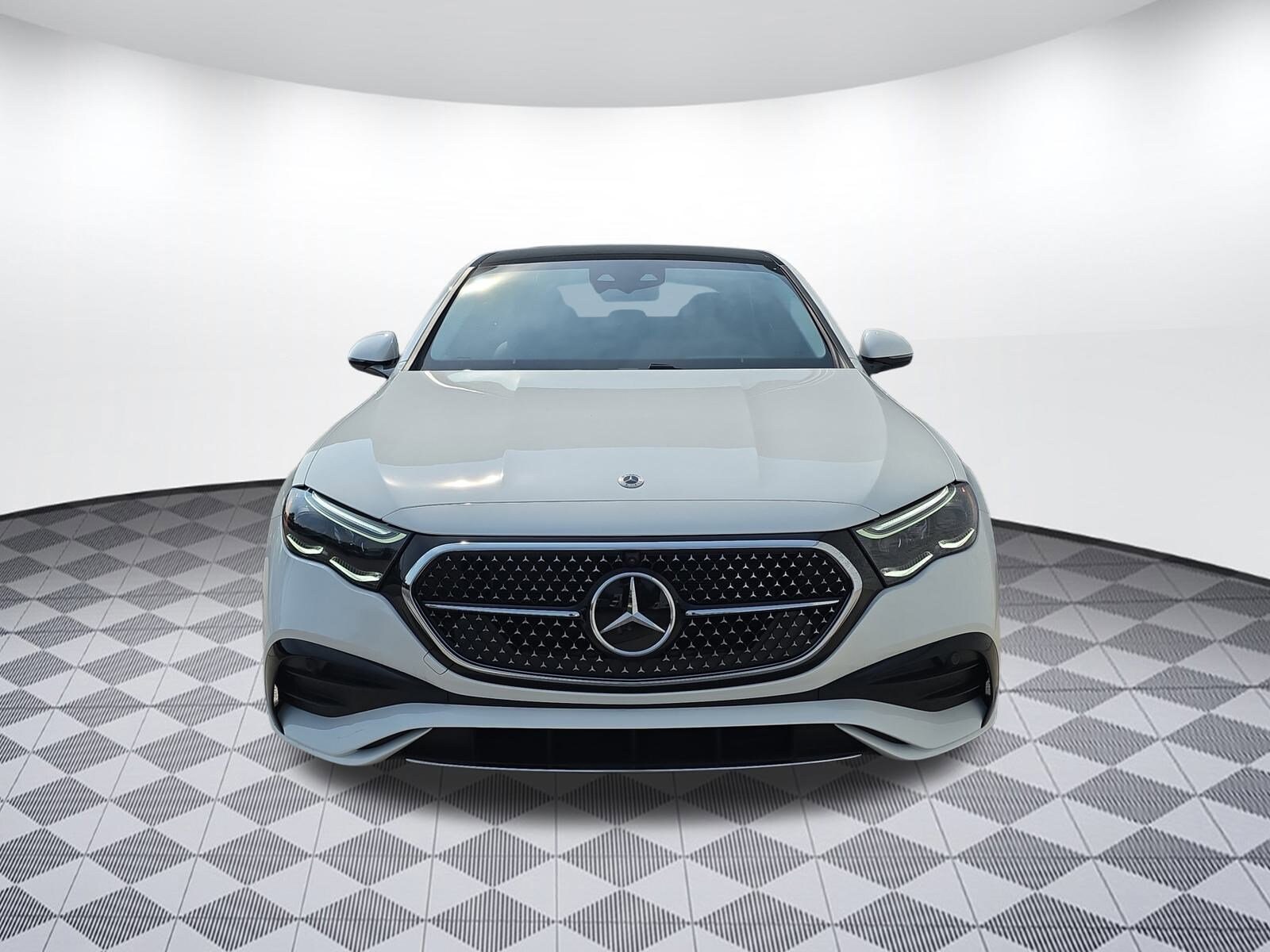 2025 Mercedes Benz E 350 photo 3