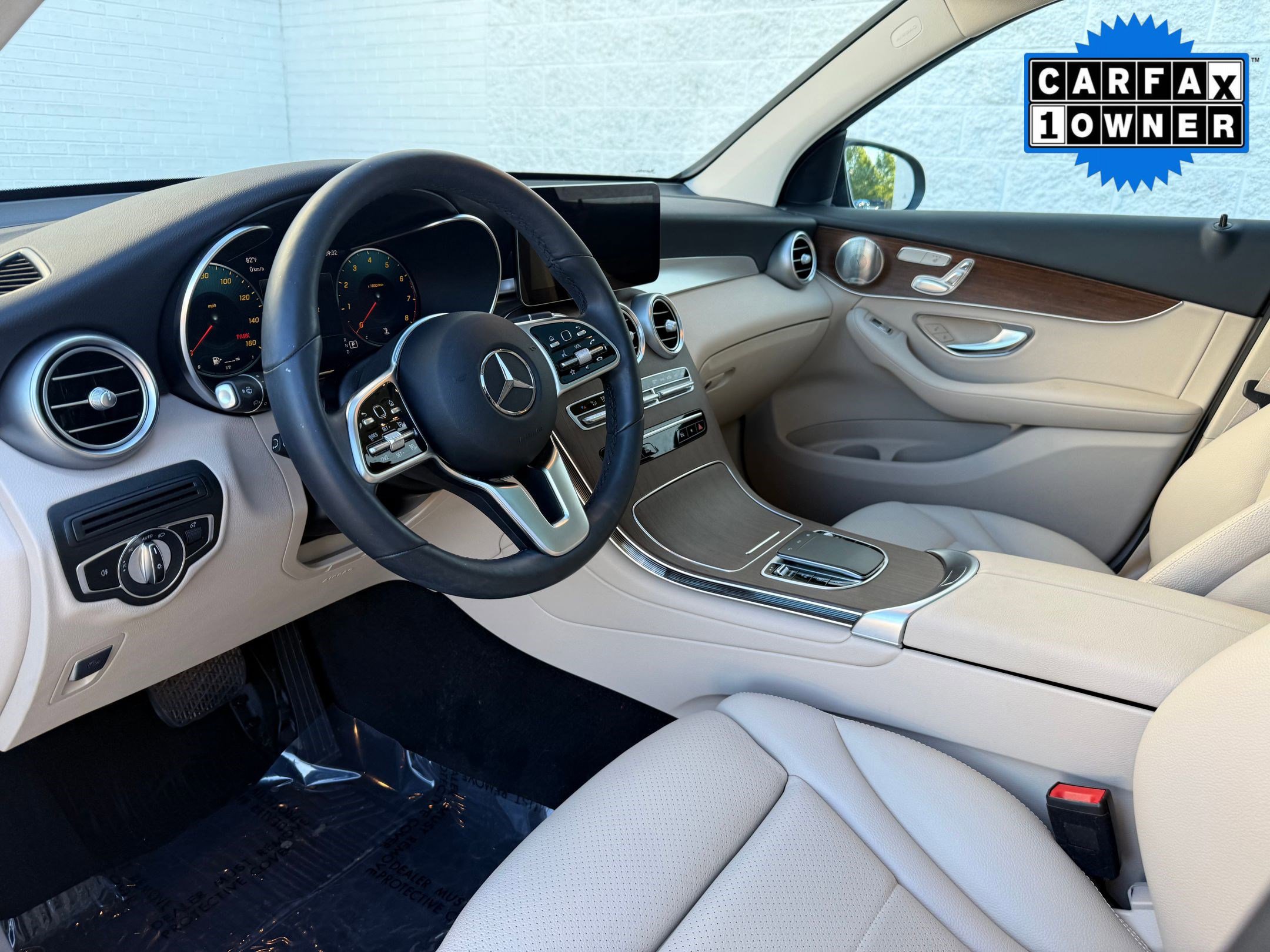 2021 Mercedes Benz GLC 300 photo 3