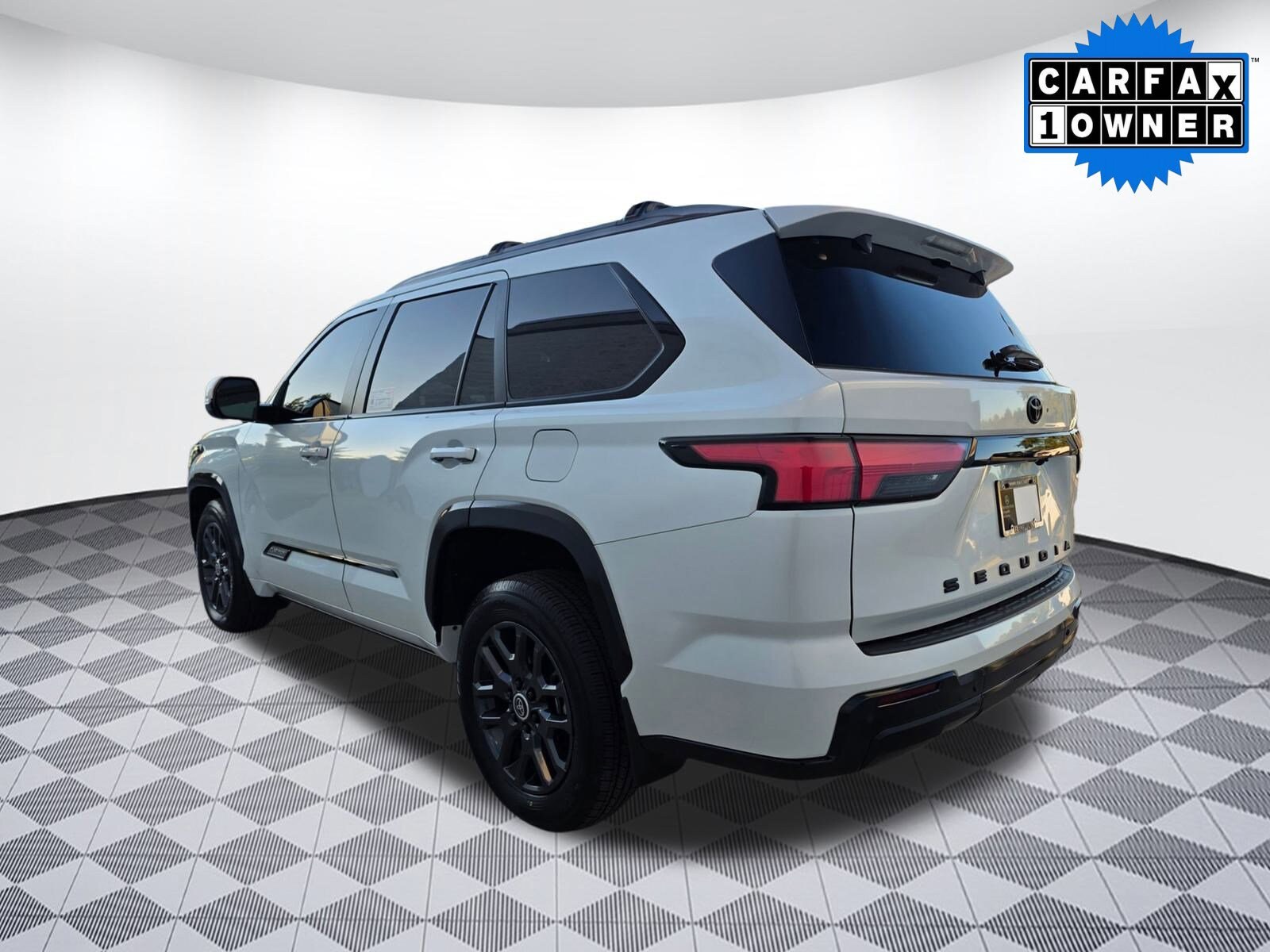 2024 Toyota Sequoia Platinum photo 2