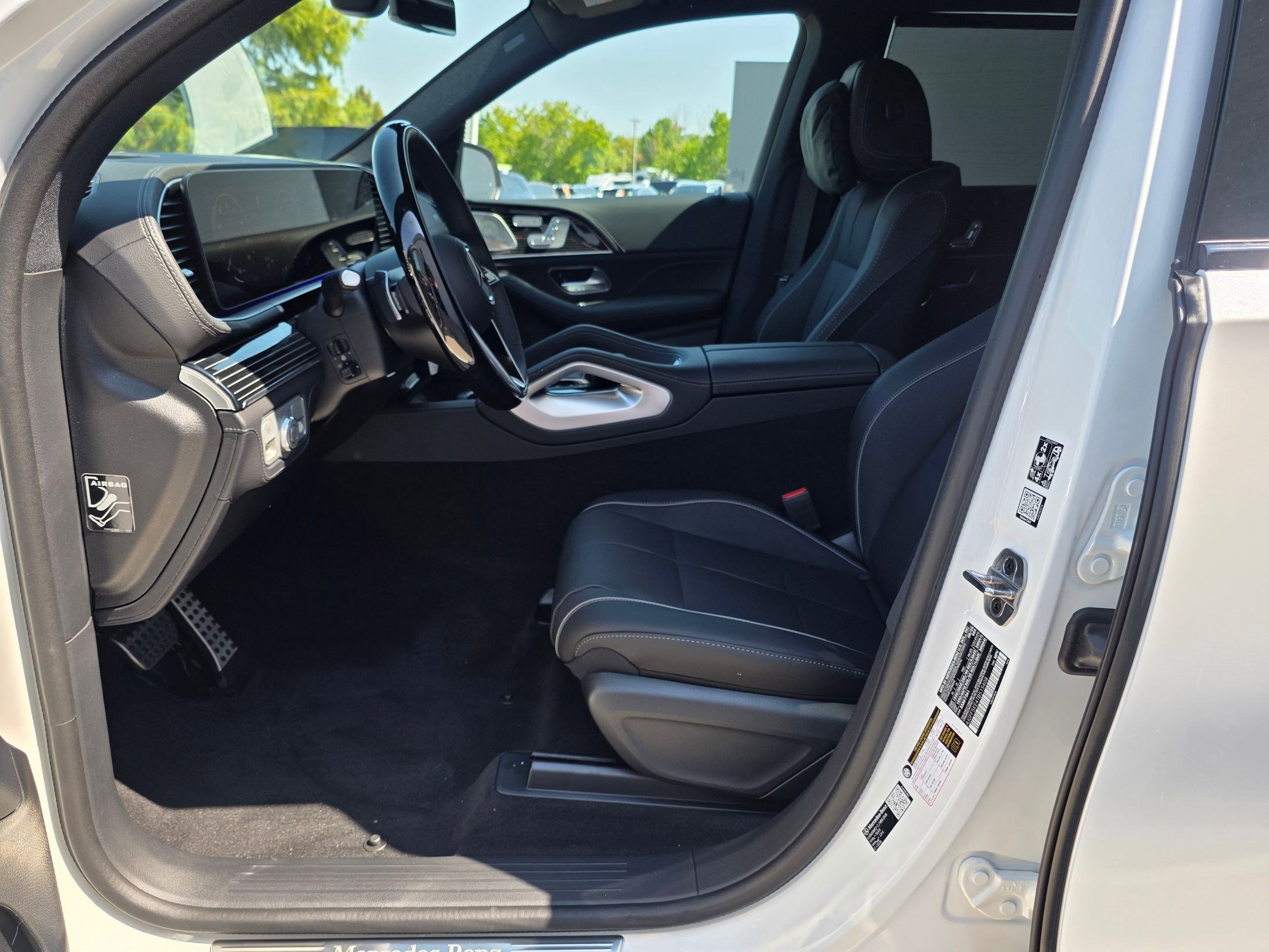 2026 Mercedes Benz GLS 450 4MATIC photo 4