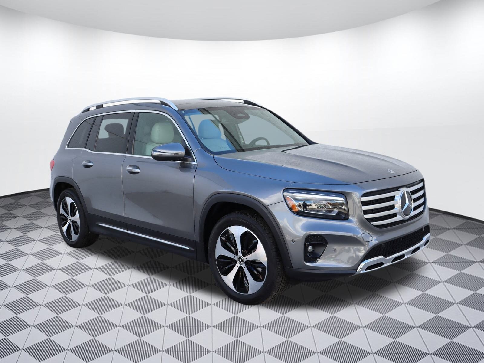 2025 Mercedes Benz GLB 250 photo 3