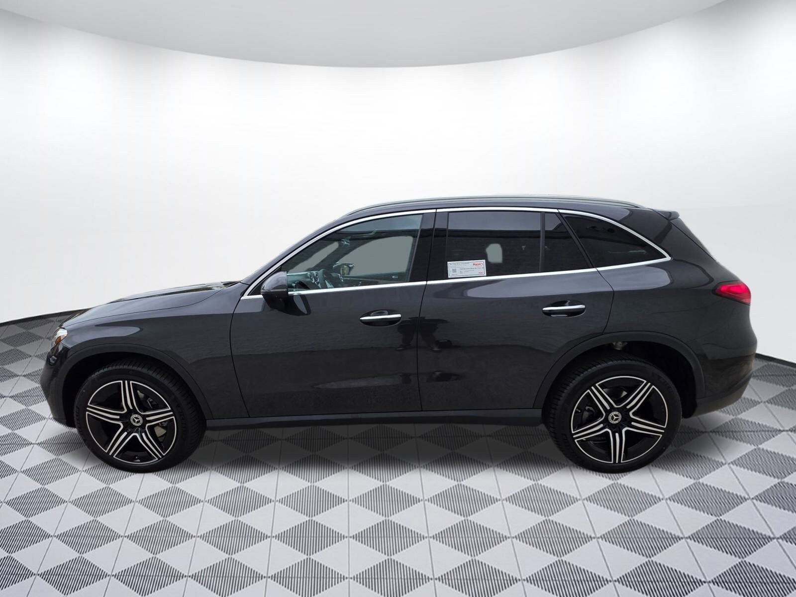 2026 Mercedes Benz GLC 300 4MATIC photo 2