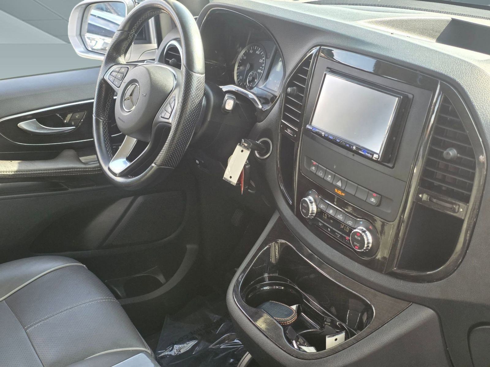 2018 Mercedes Benz Metris Passenger Van photo 3