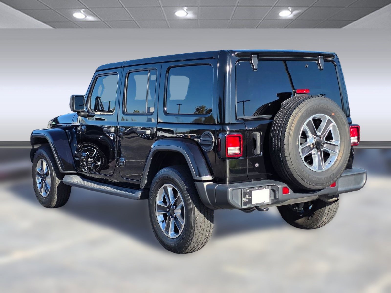 2019 Jeep Wrangler Unlimited Sahara photo 3