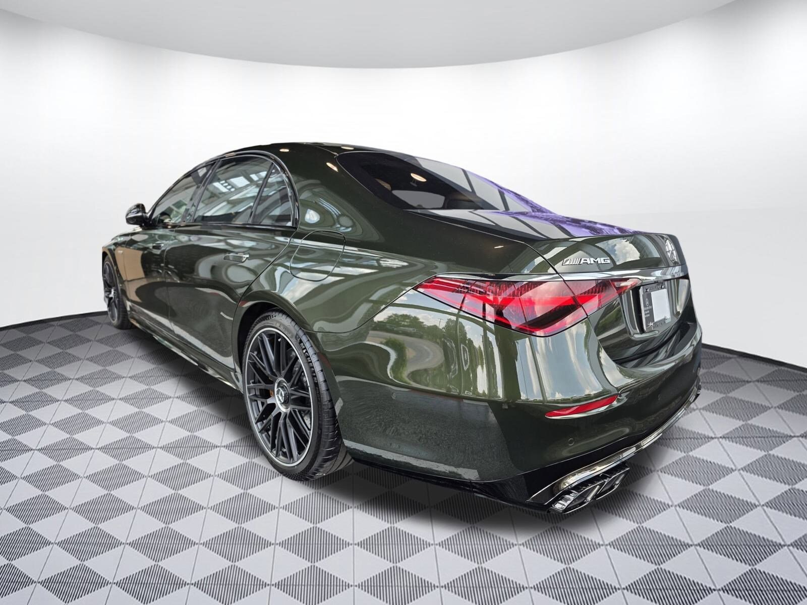 2025 Mercedes Benz S AMG 63 photo 3