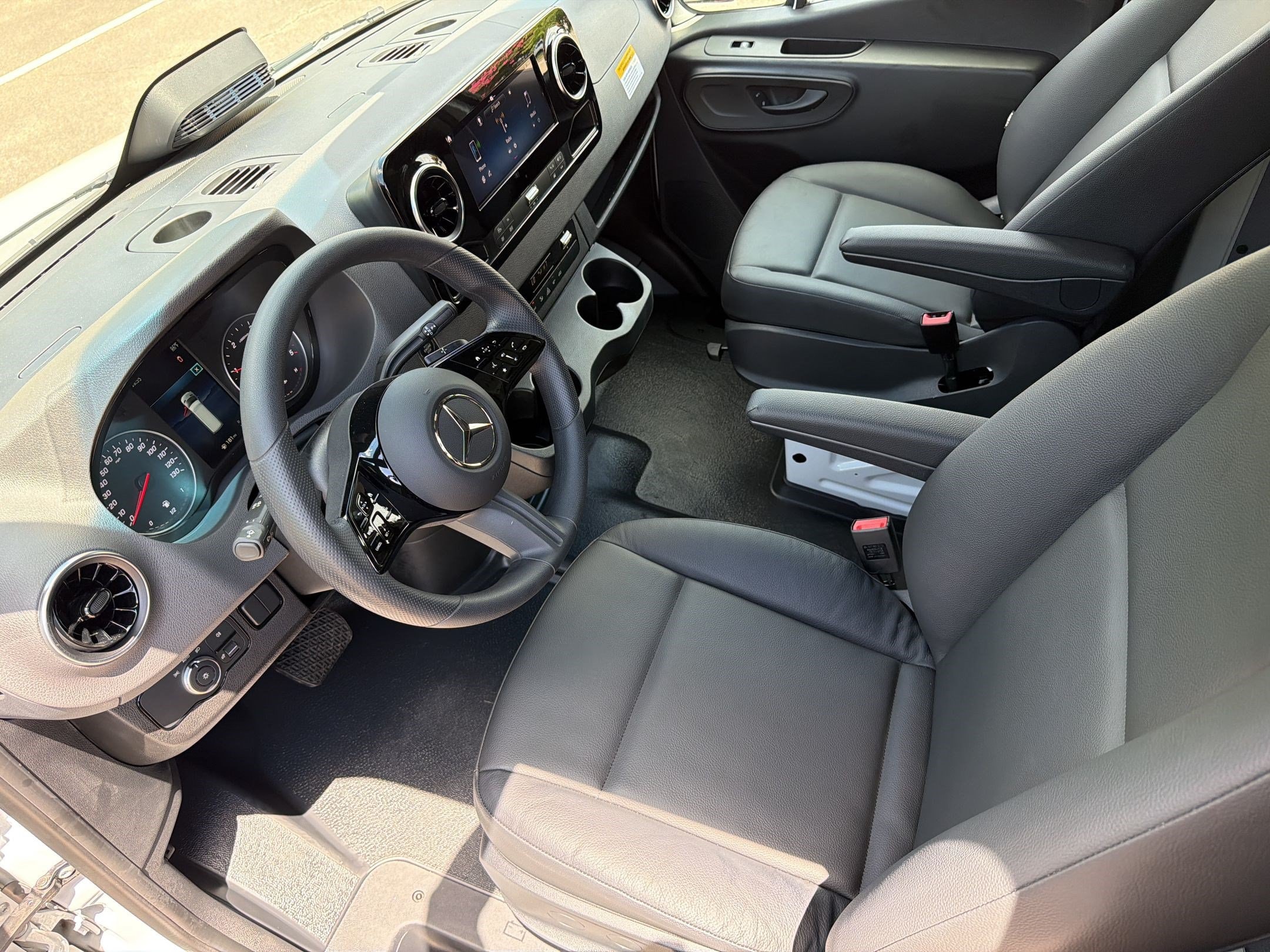 2025 Mercedes-Benz Sprinter Crew Van Base - Photo 6