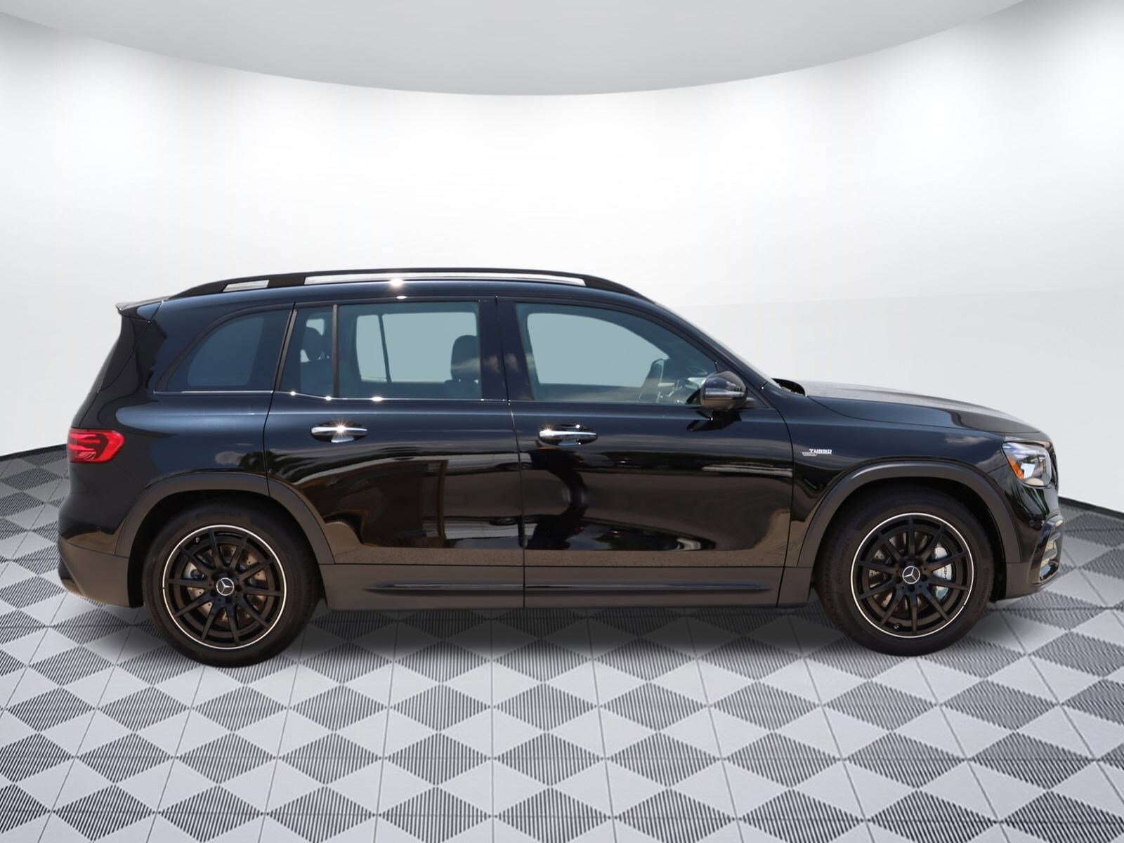 2025 Mercedes Benz GLB AMG 35 photo 3