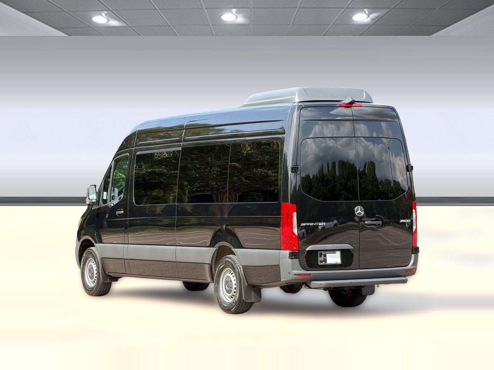 Sprinter Passenger Van Sprinter 2500 High Roof 4-Cyl Diesel HO (2500 High 2500 High Roof I4 Diesel HO 170 RWD