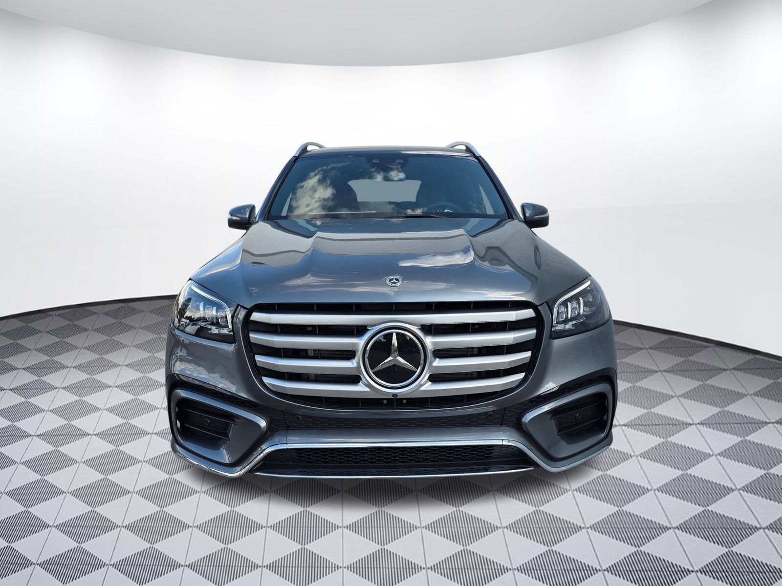 2026 Mercedes Benz GLS 450 4MATIC photo 4