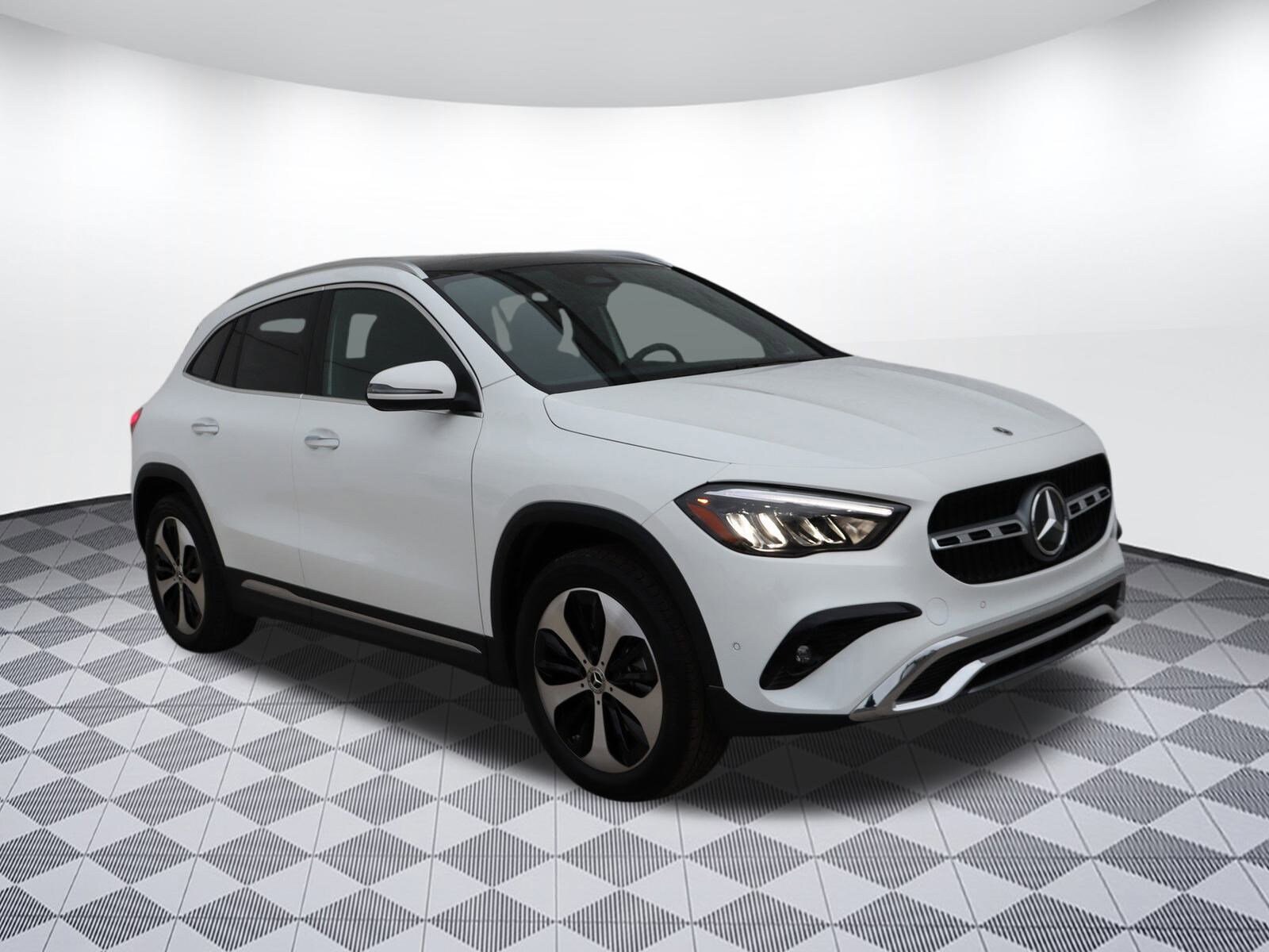 2025 Mercedes Benz GLA 250 photo 3