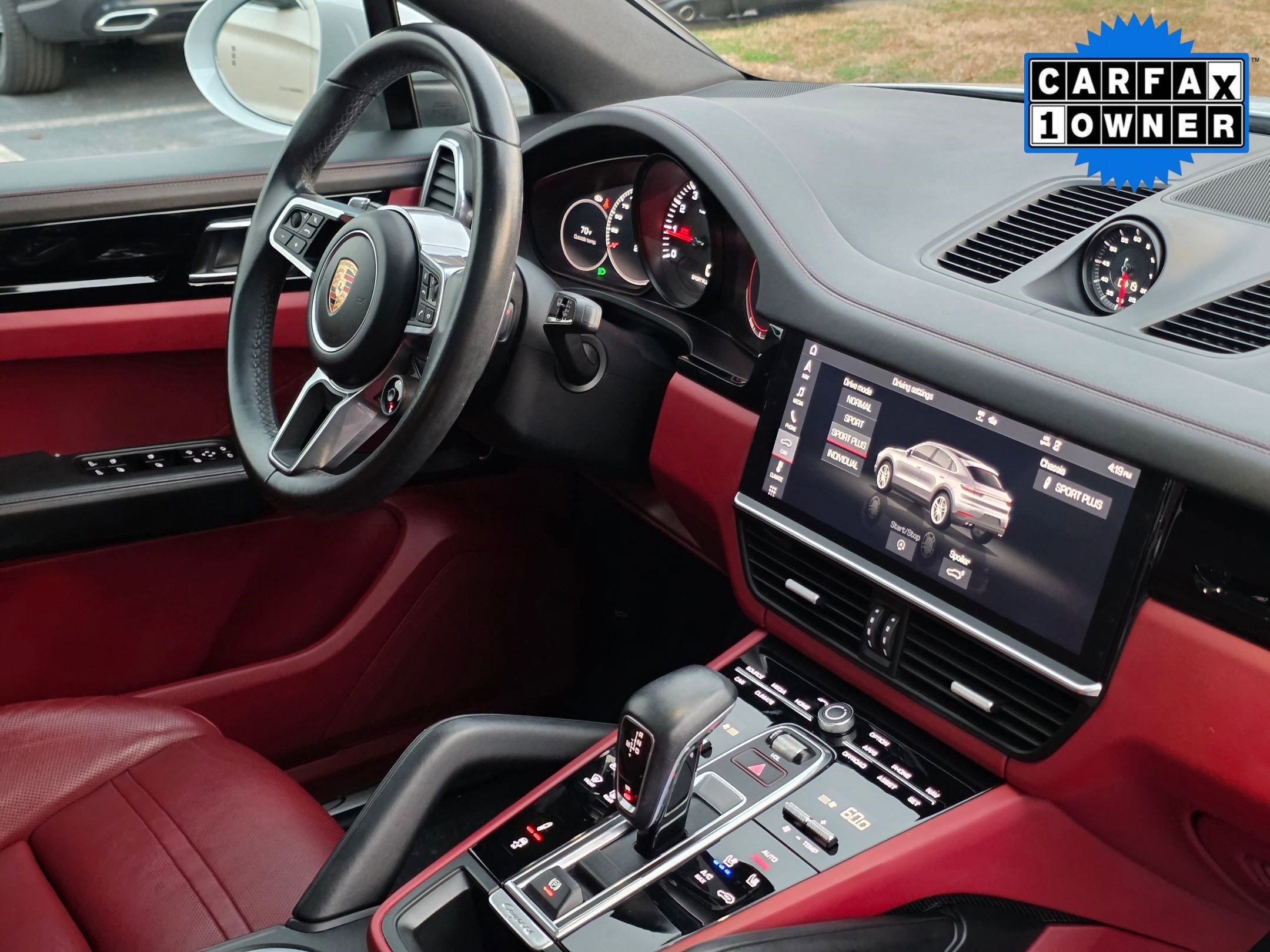 2020 Porsche Cayenne Coupe photo 2