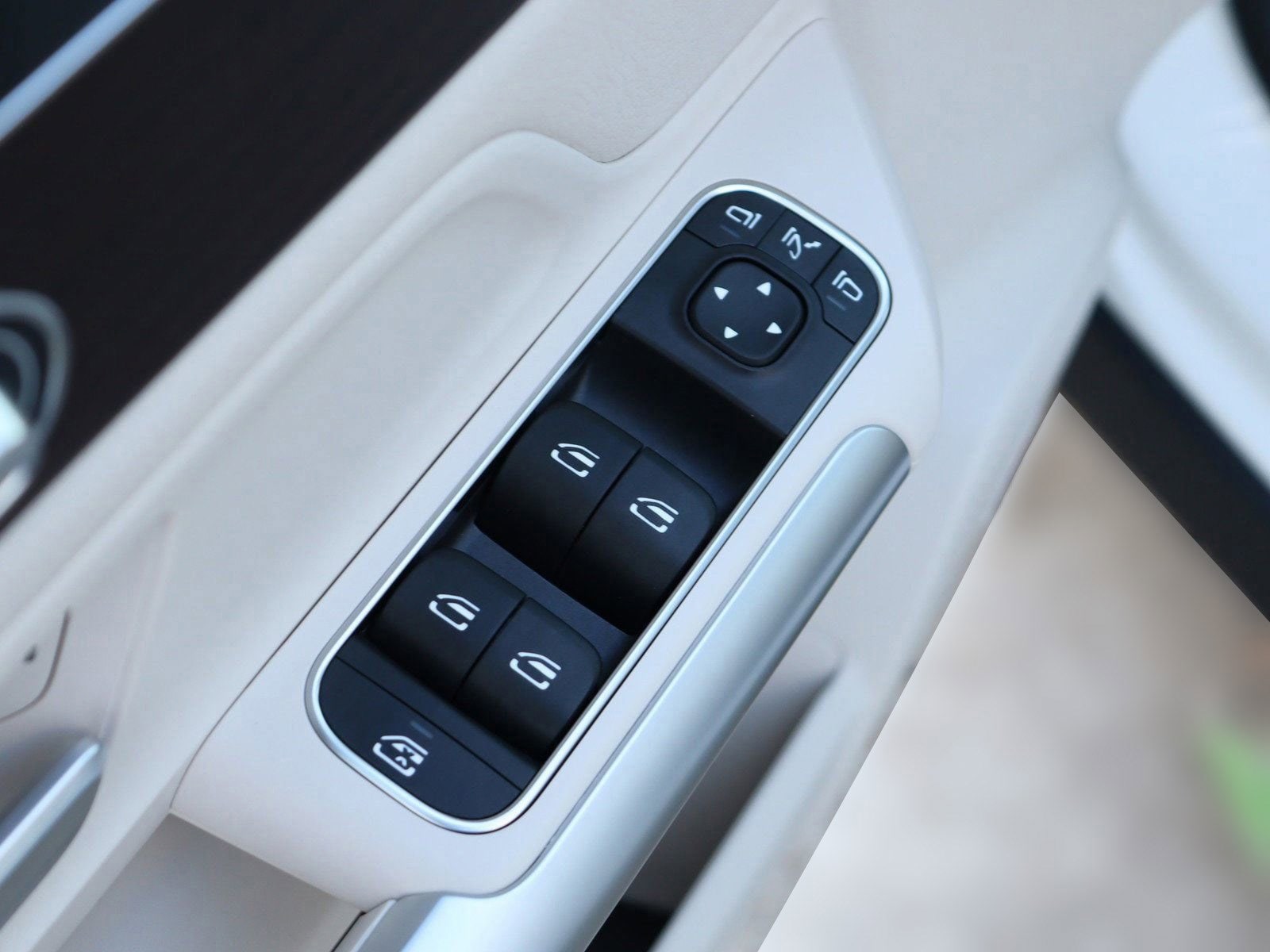 2025 Mercedes-Benz GLA GLA250 - Photo 42