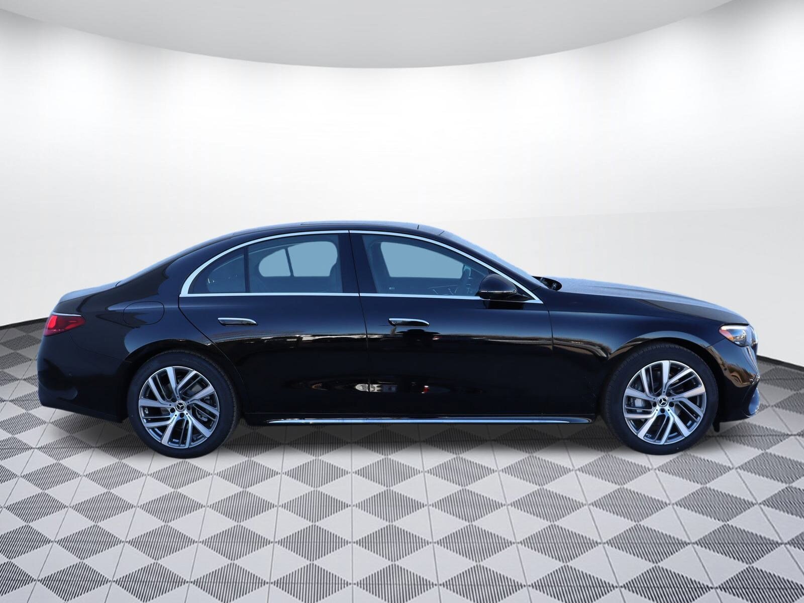 2025 Mercedes Benz E 350 photo 3