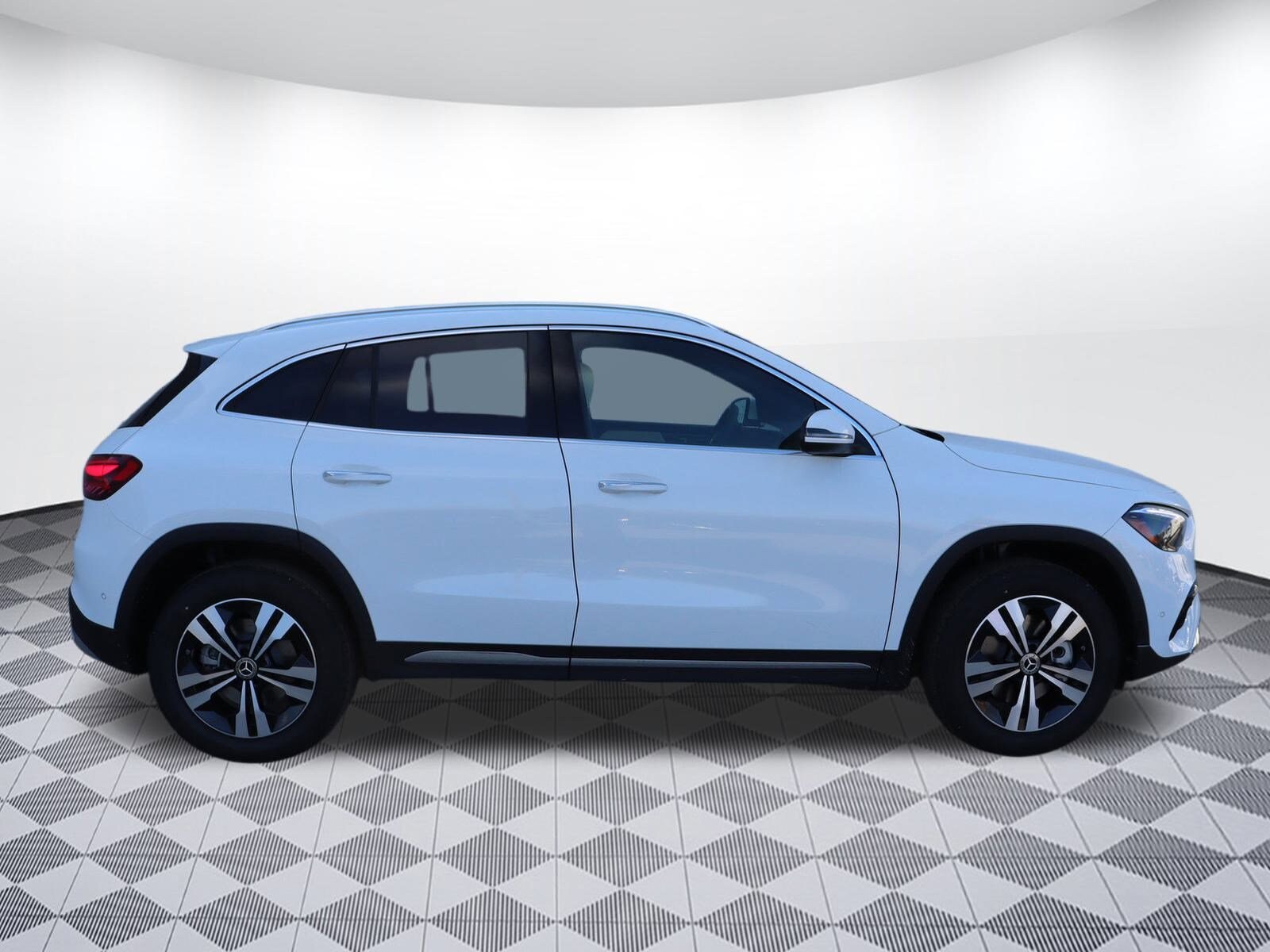 2025 Mercedes Benz GLA 250 photo 3