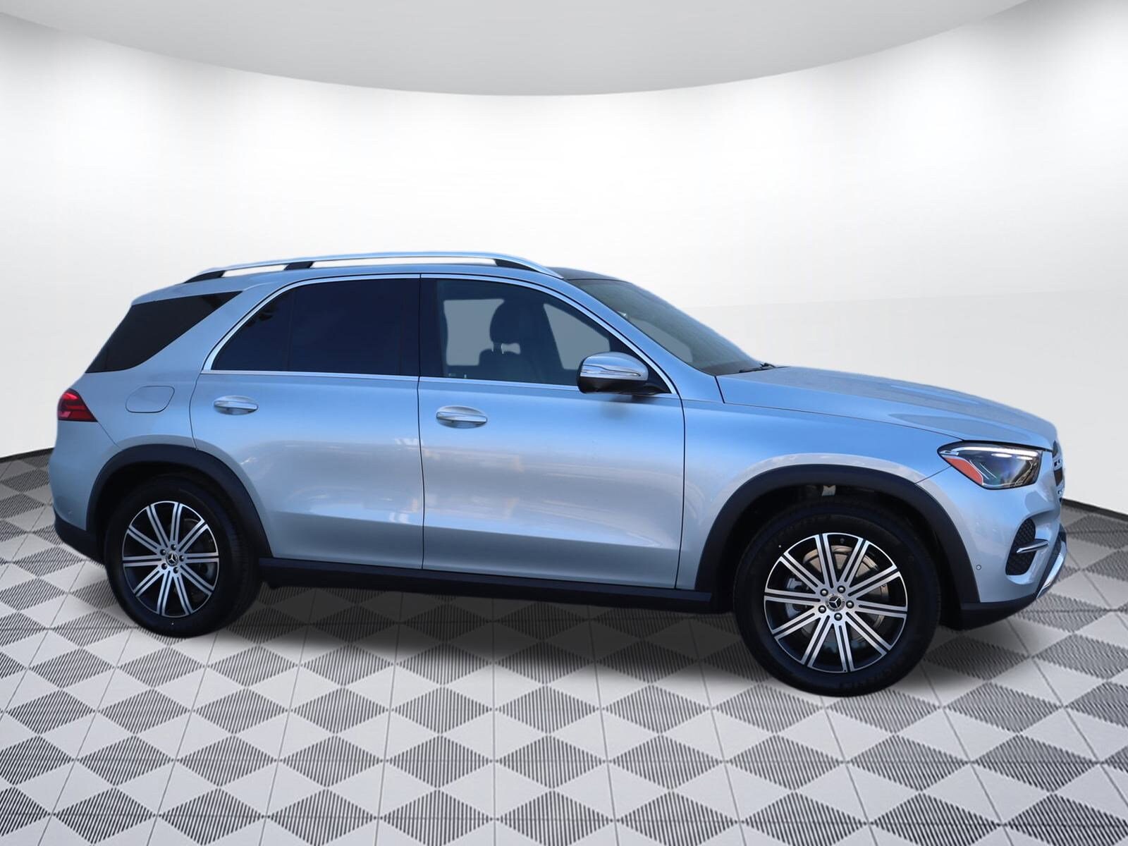 2025 Mercedes Benz GLE 350 4MATIC photo 4