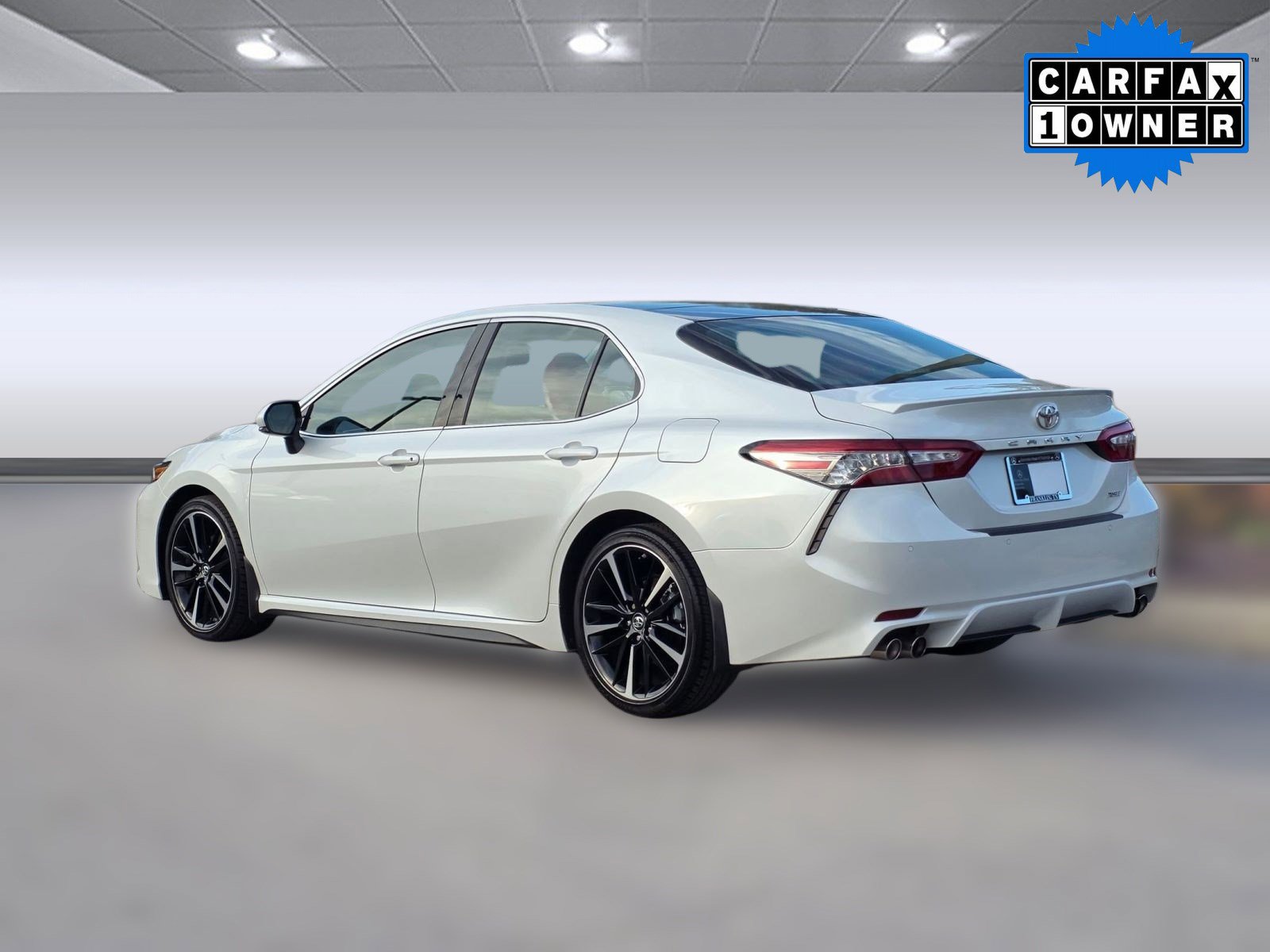 2018 Toyota Camry XSE photo 3