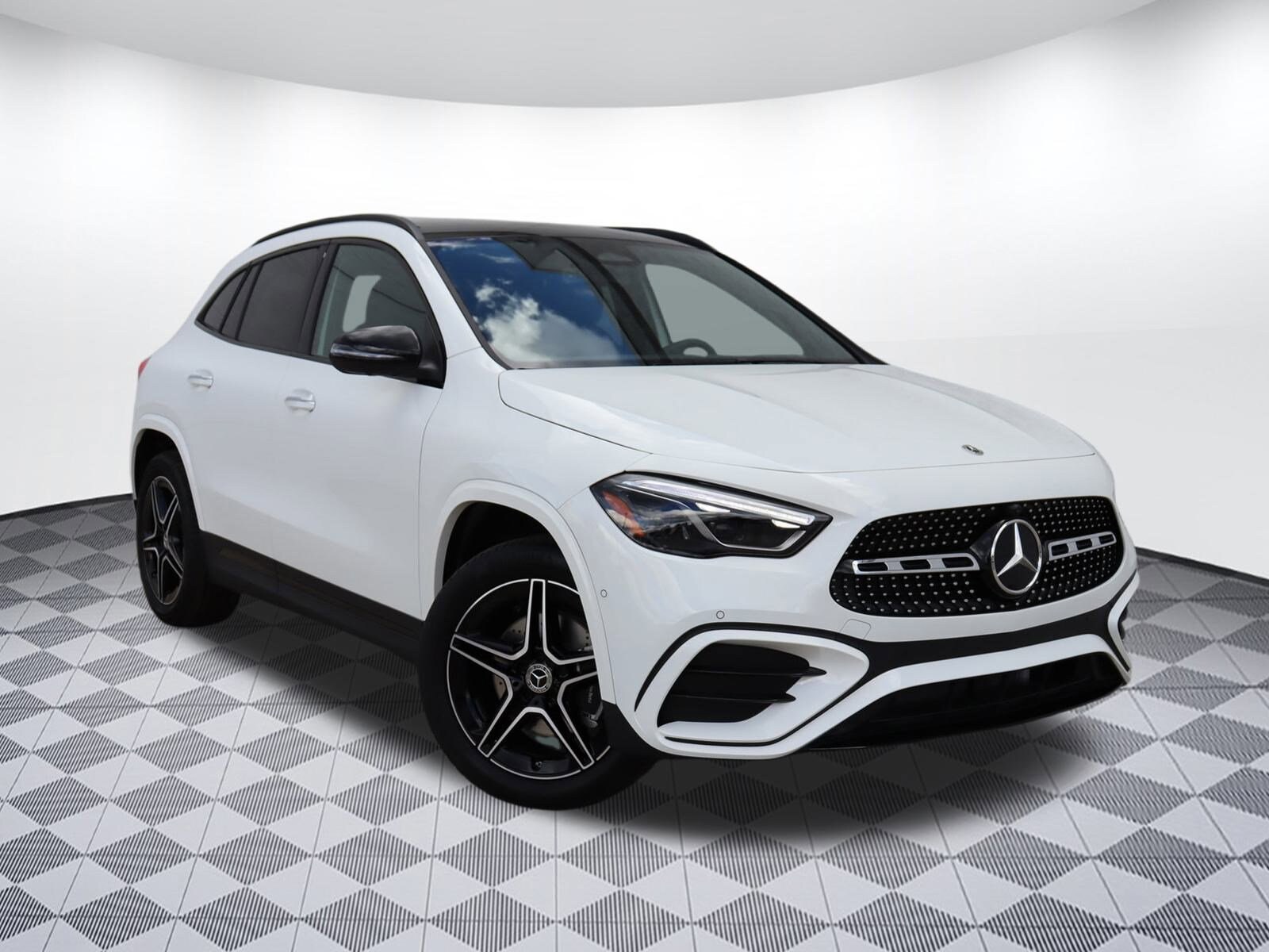 2025 Mercedes Benz GLA 250 photo 2