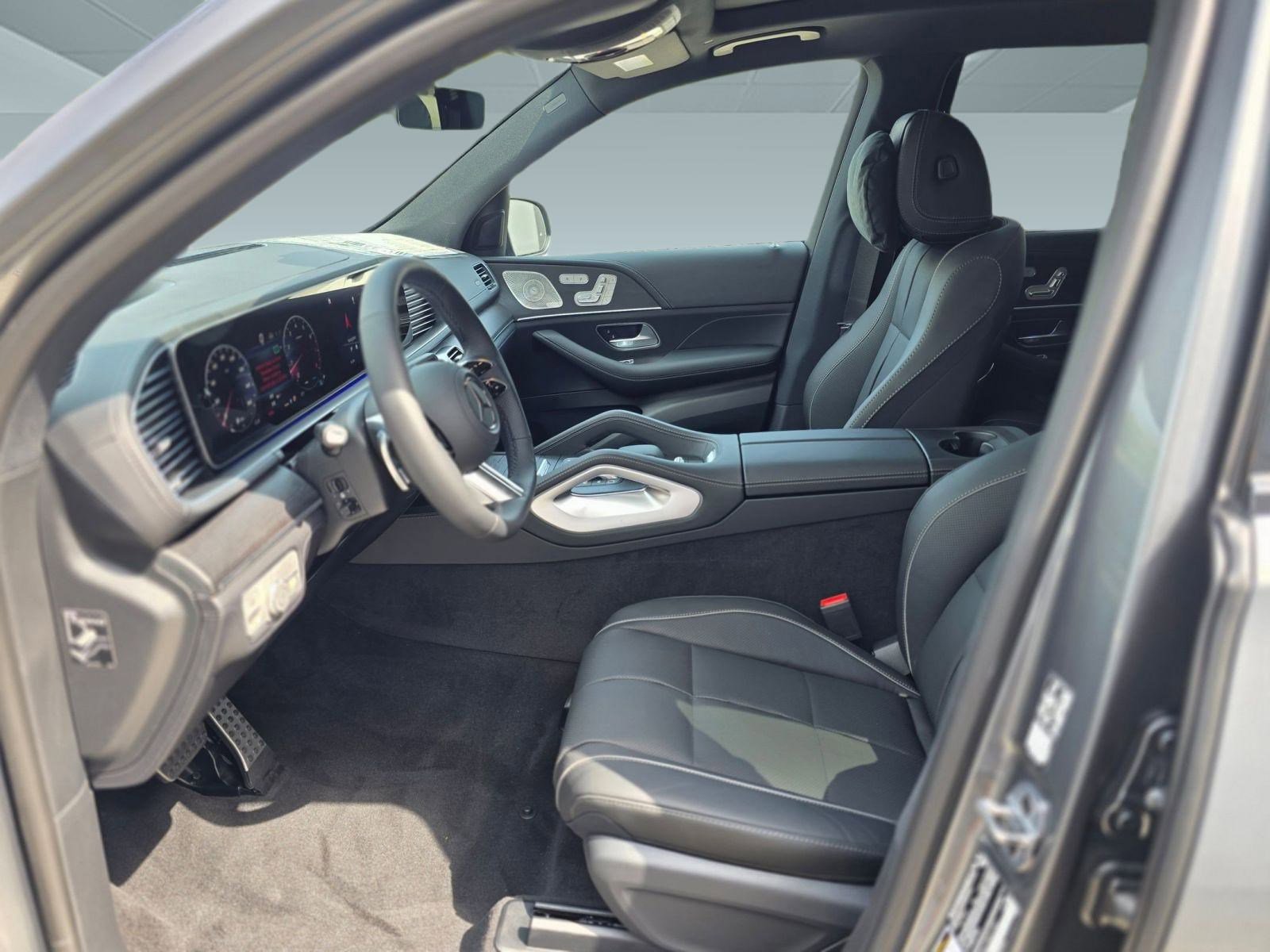 2026 Mercedes Benz GLS 450 4MATIC photo 3