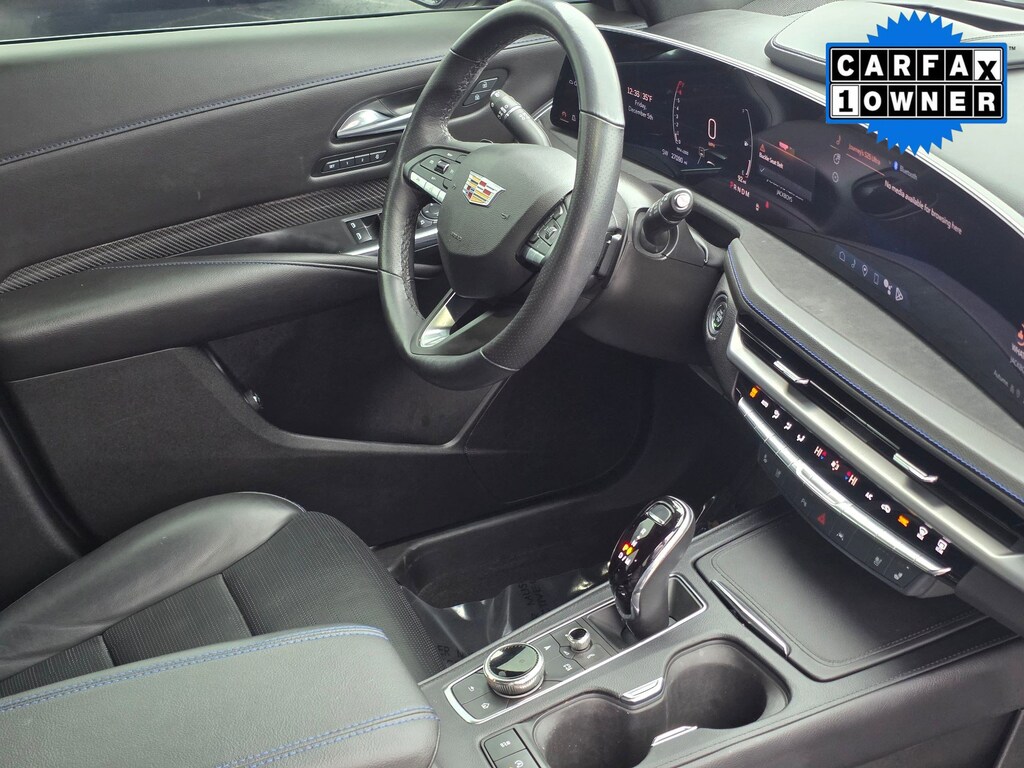 2024 Cadillac XT4 Sport photo 3