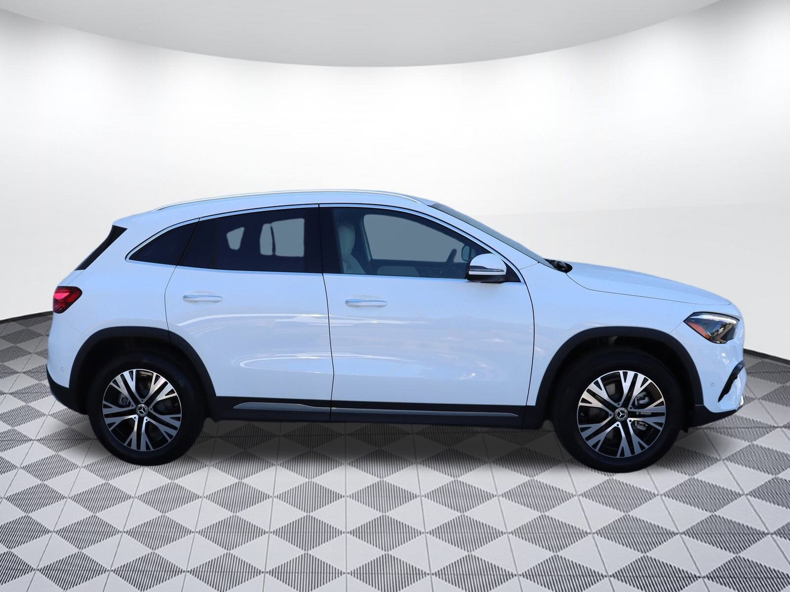 2025 Mercedes Benz GLA 250 photo 4