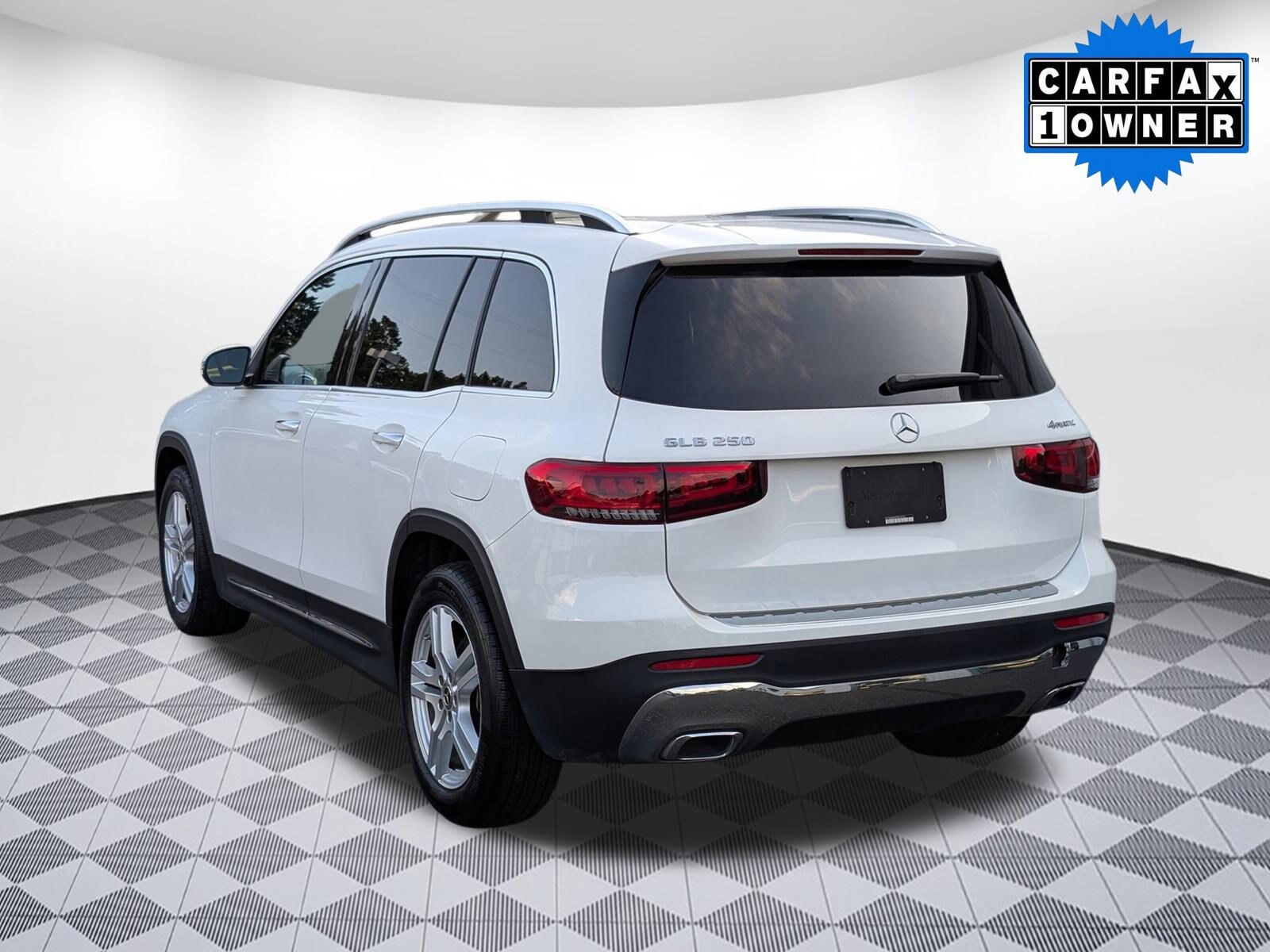 2023 Mercedes Benz GLB 250 4MATIC photo 2