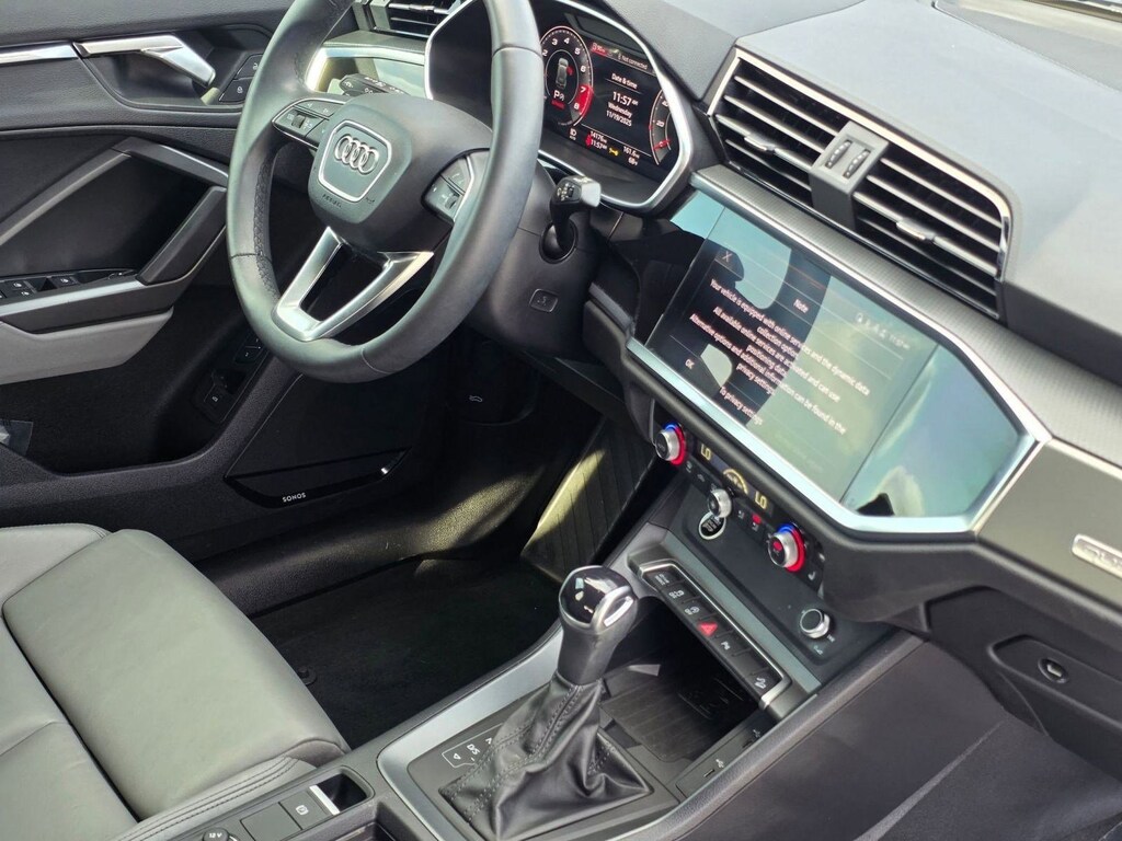2024 Audi Q3 S line Premium Plus photo 3