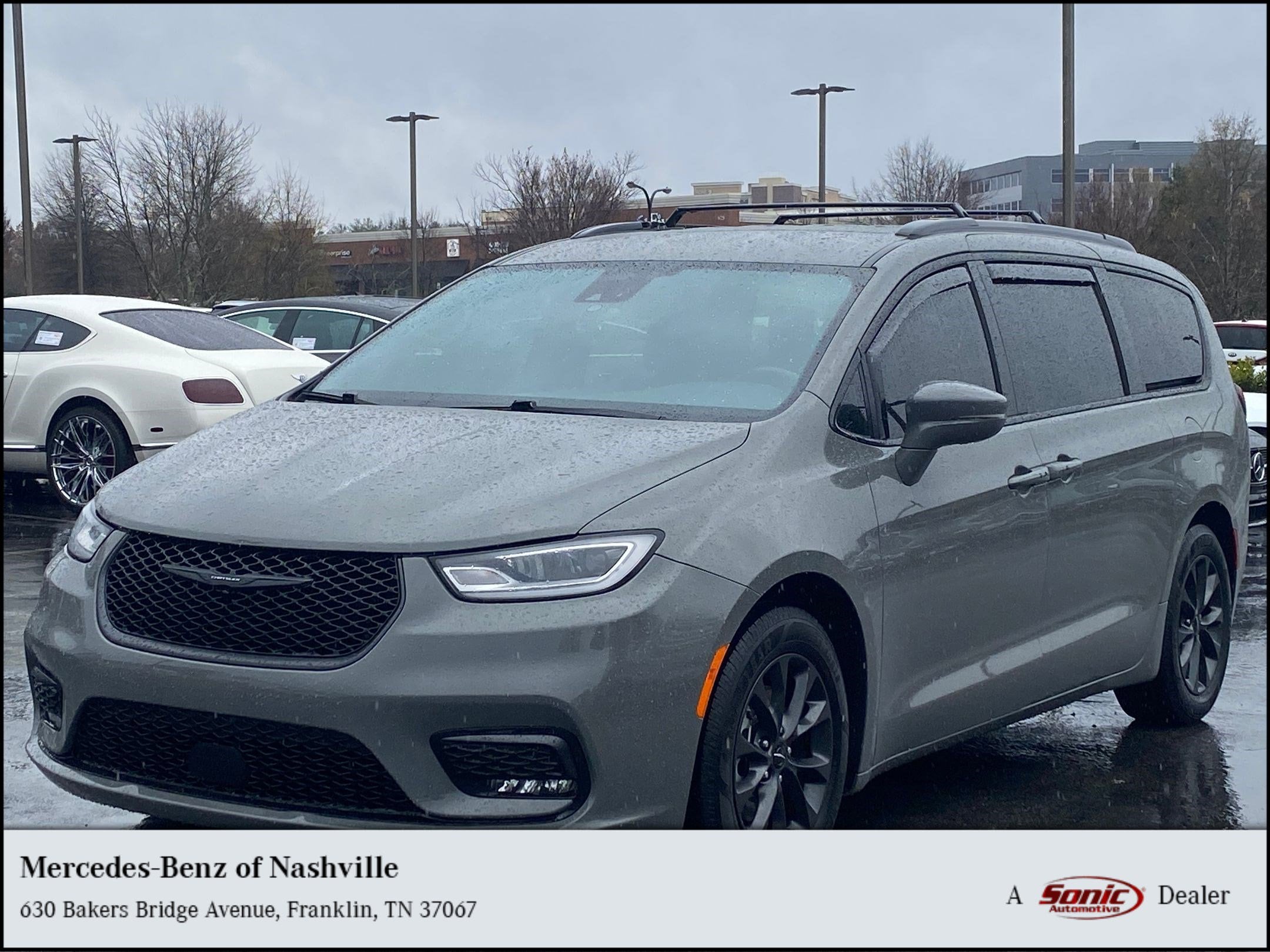 2021 Chrysler Pacifica Touring's photo