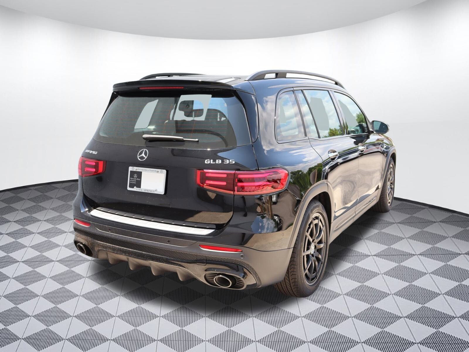 2025 Mercedes Benz GLB AMG 35 photo 4