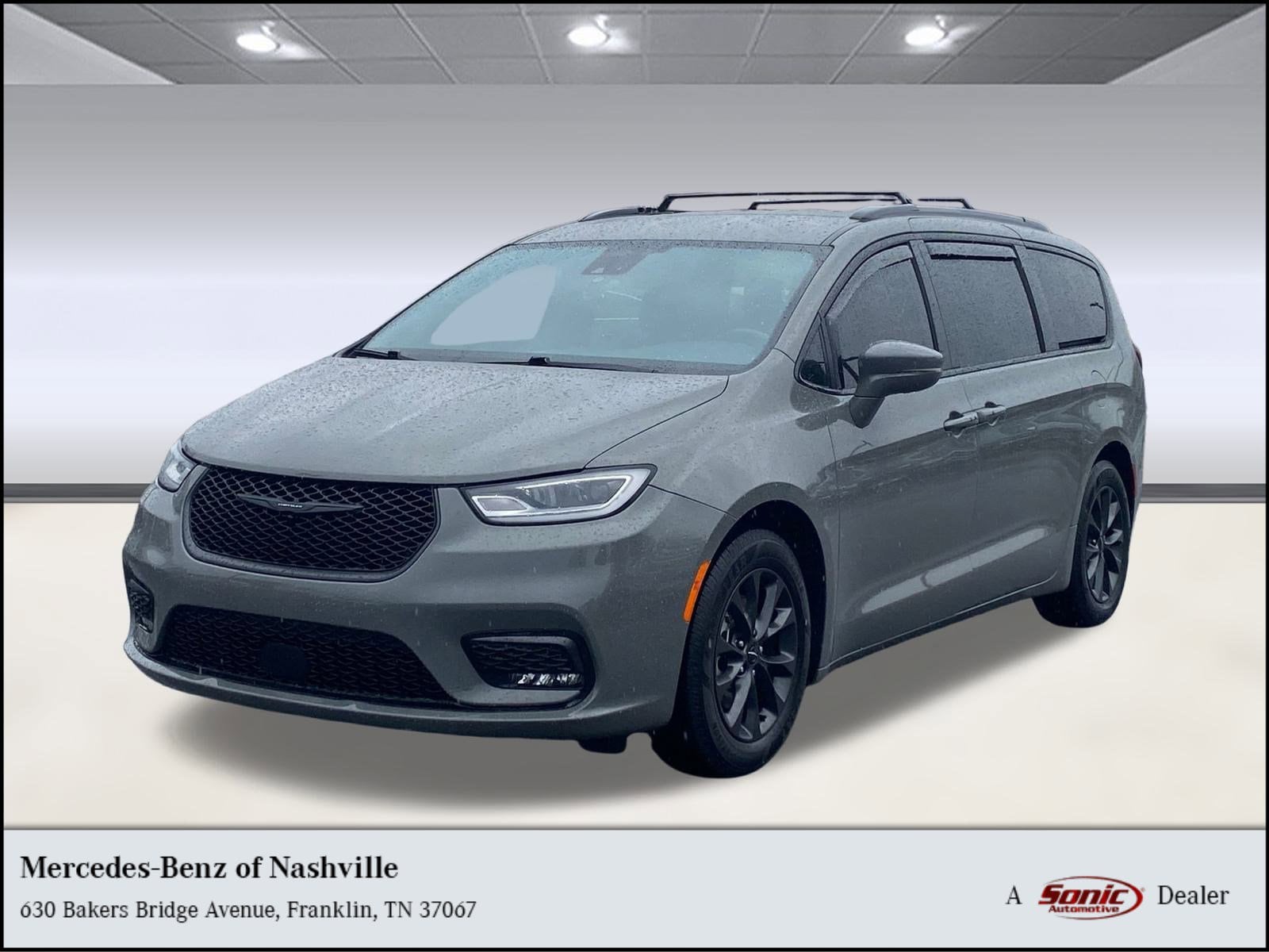 2021 Chrysler Pacifica Touring's photo