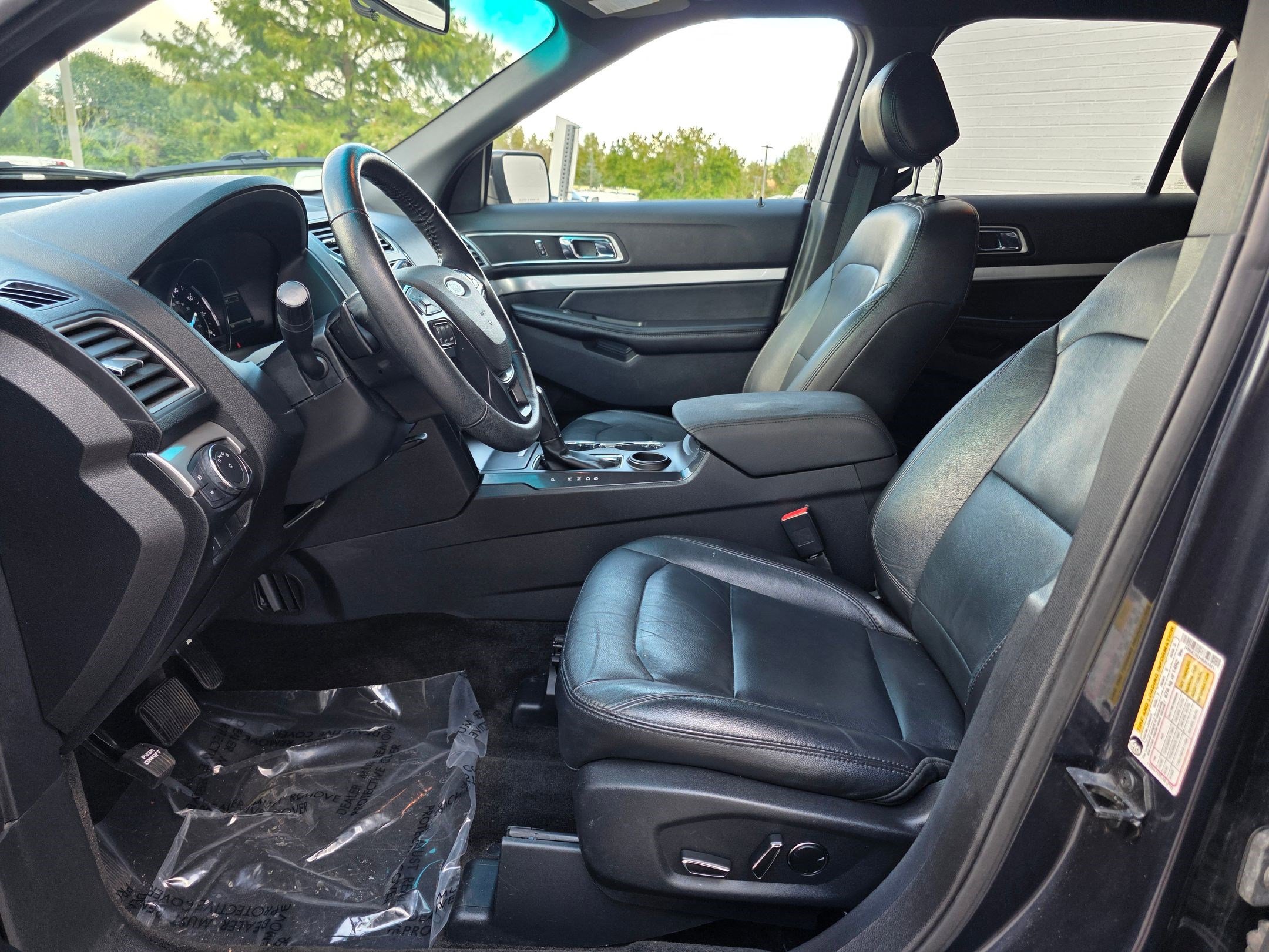 2017 Ford Explorer XLT photo 3