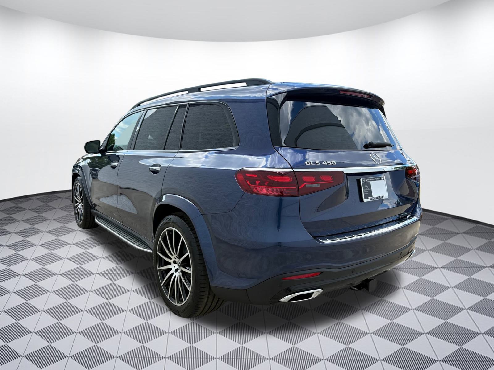 2026 Mercedes Benz GLS 450 4MATIC photo 2