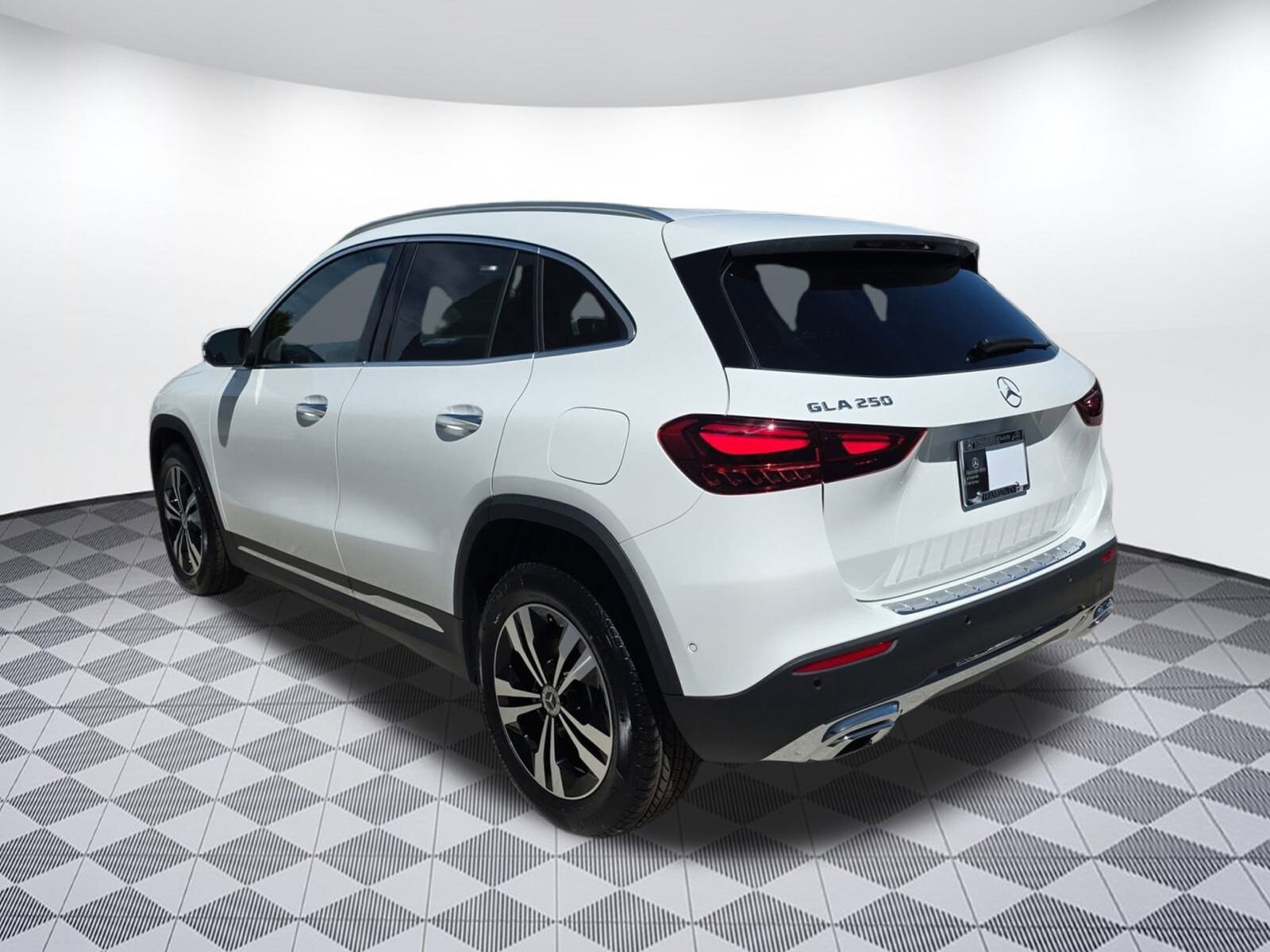 2025 Mercedes Benz GLA 250 photo 2