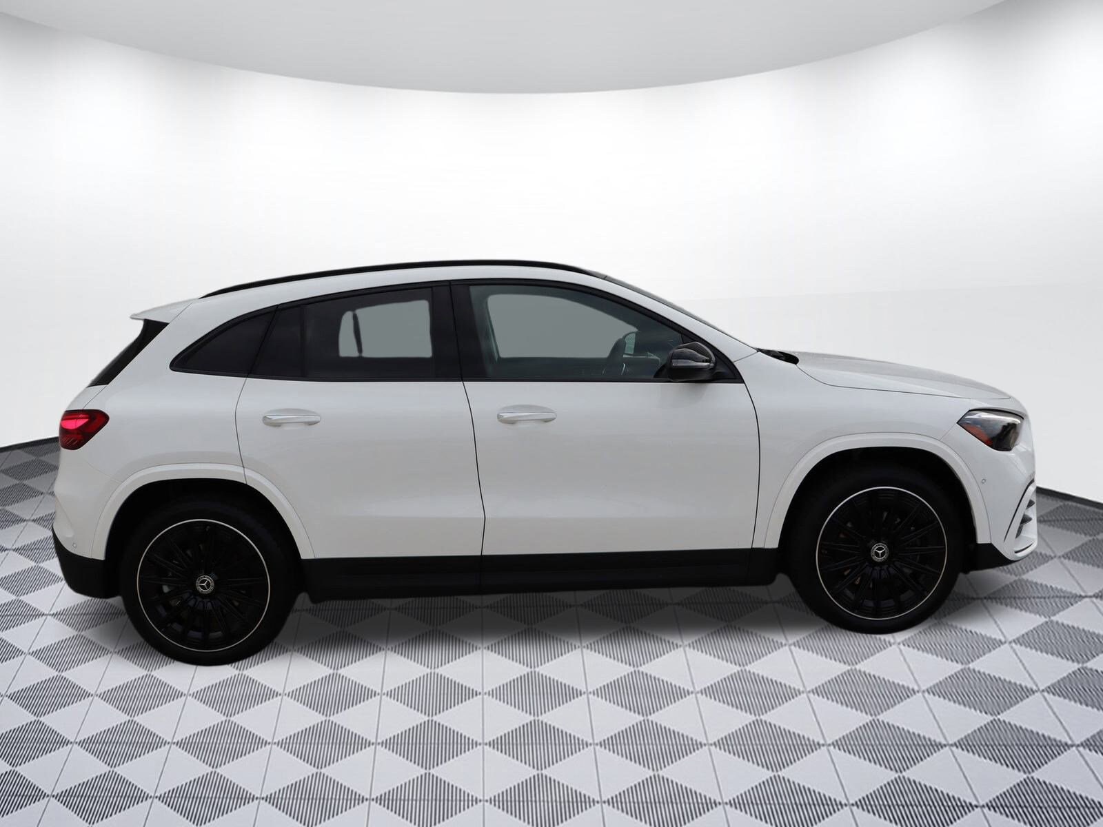 2025 Mercedes Benz GLA 250 photo 4