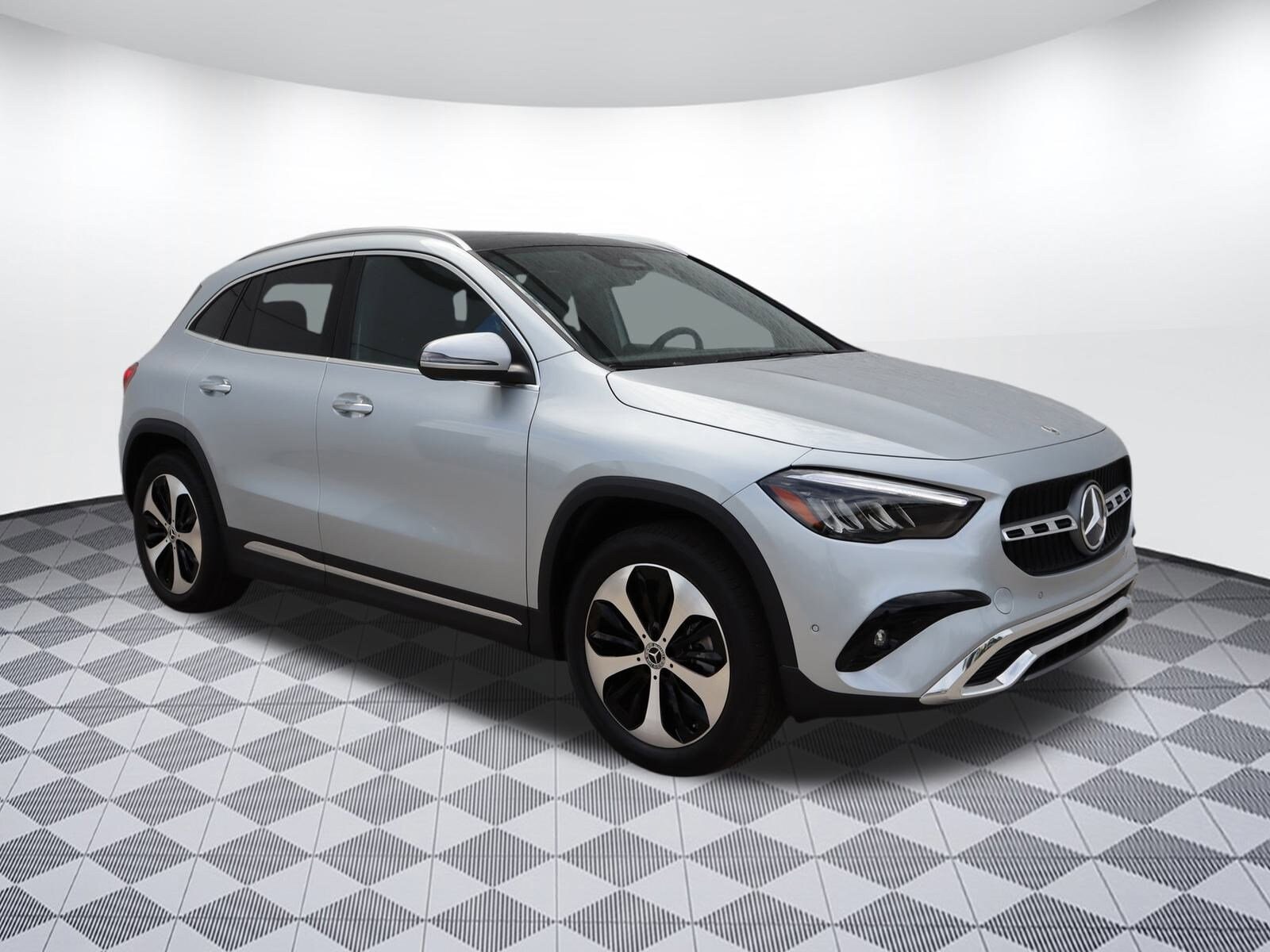 2025 Mercedes Benz GLA 250 photo 3