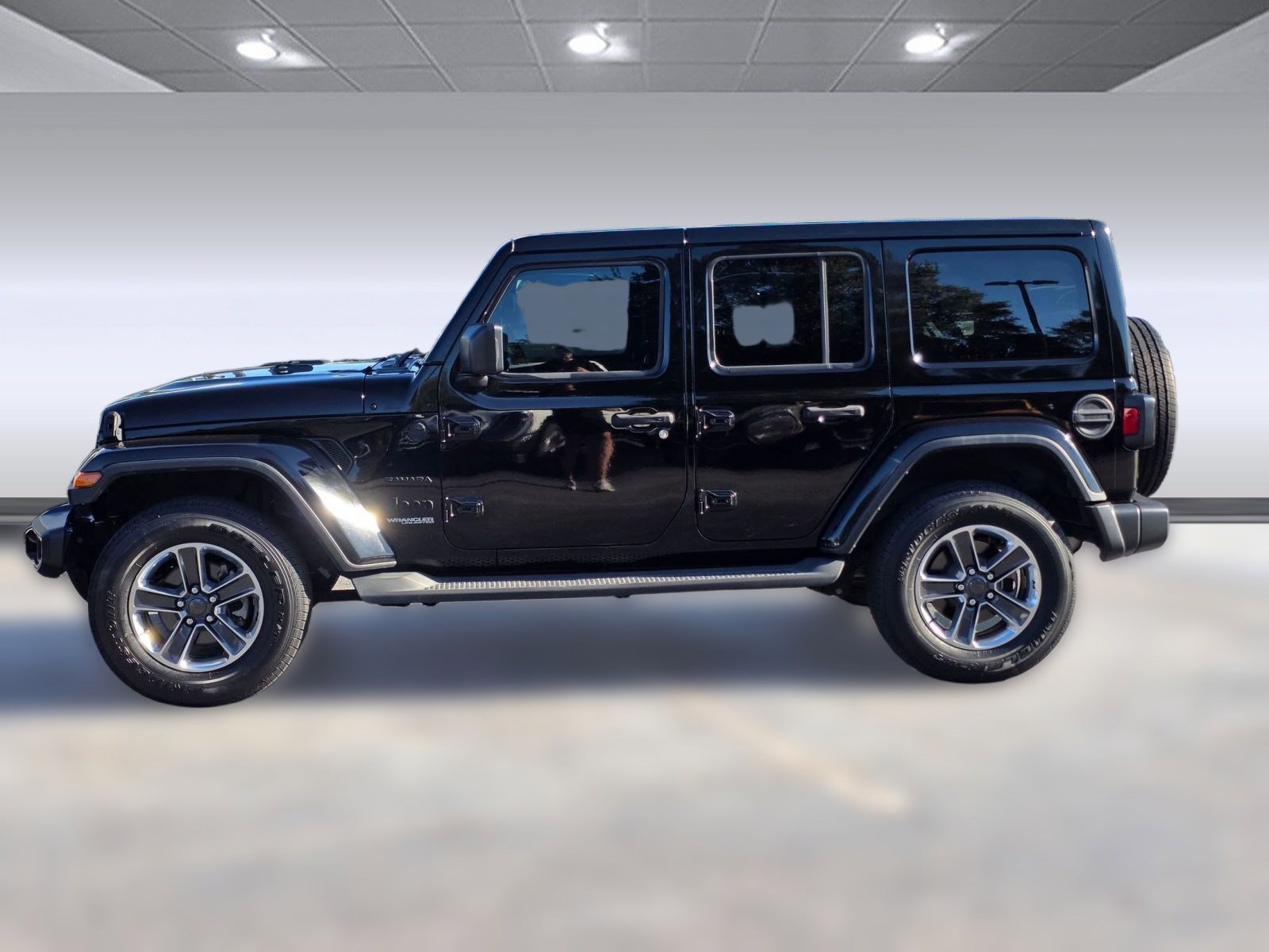2019 Jeep Wrangler Unlimited Sahara photo 2