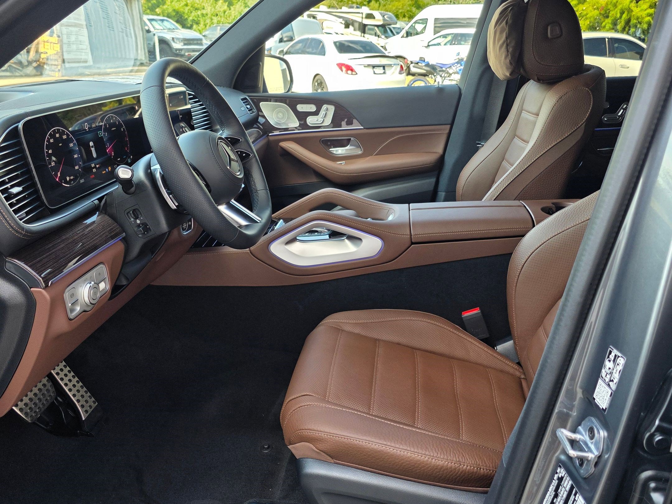 2026 Mercedes Benz GLS 450 4MATIC photo 3