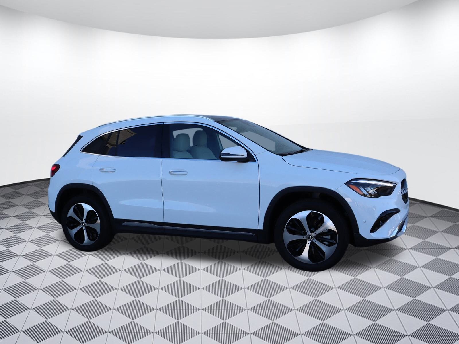 2025 Mercedes Benz GLA 250 photo 4