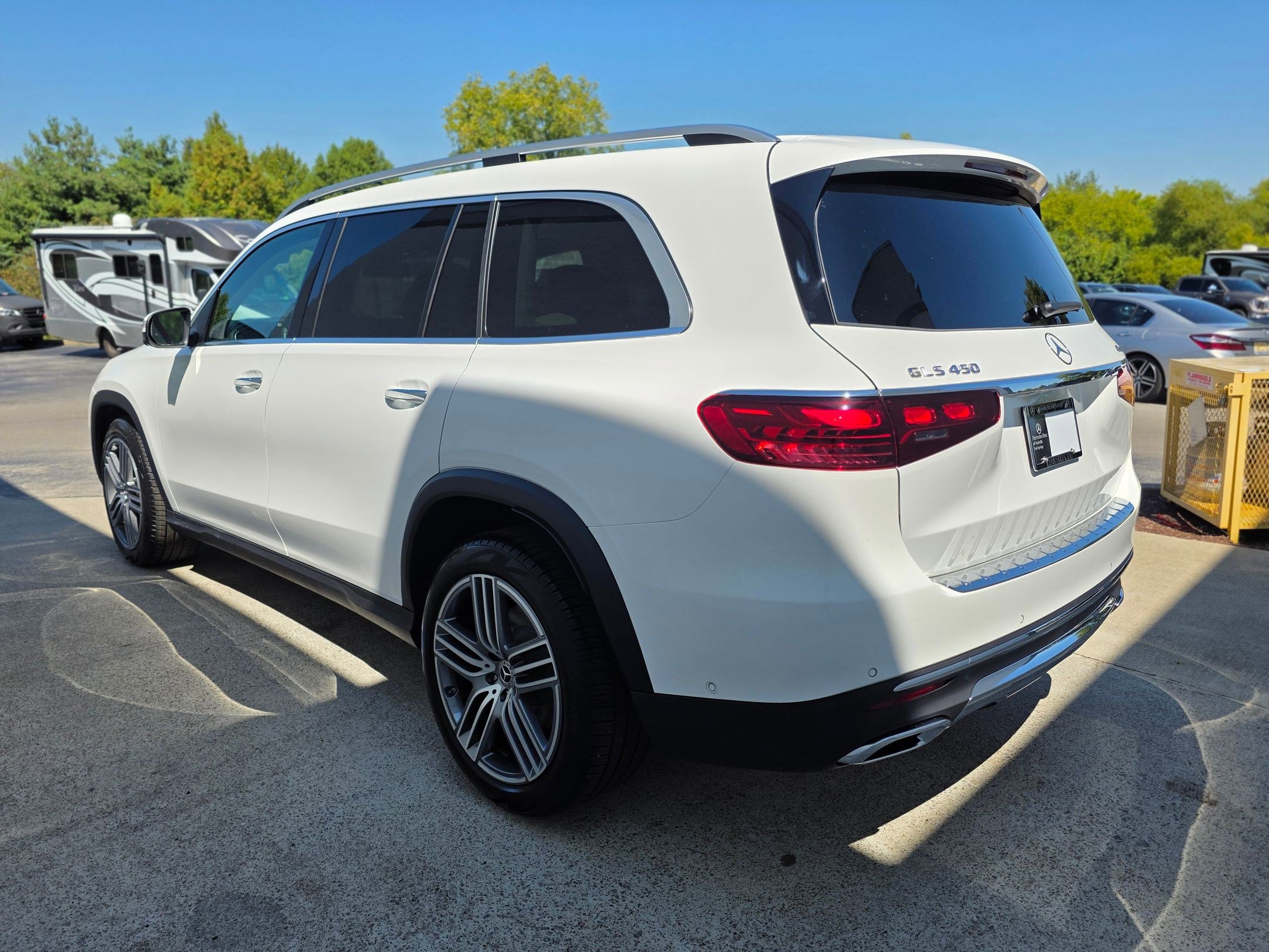 2026 Mercedes Benz GLS 450 4MATIC photo 2