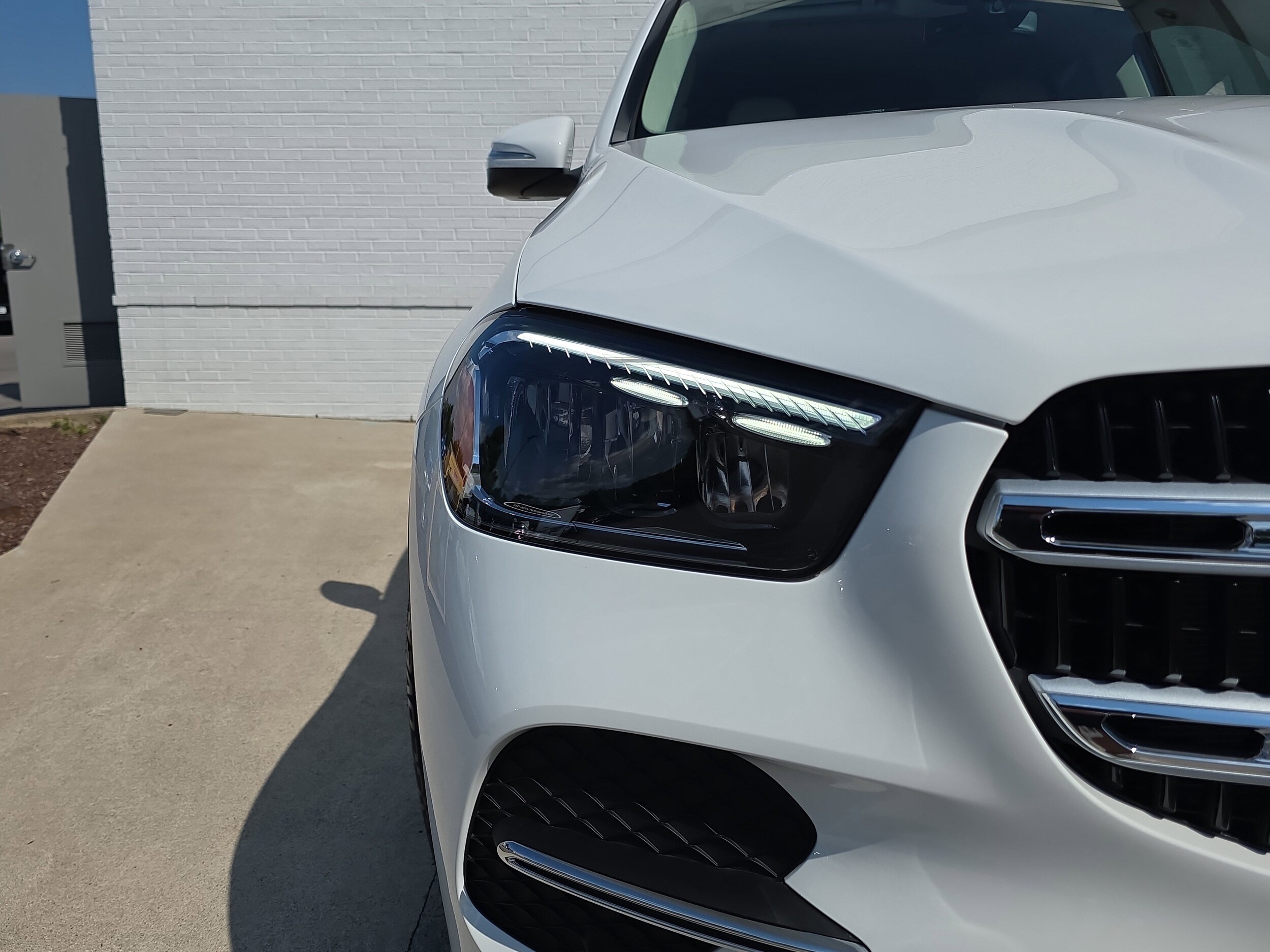 2025 Mercedes Benz GLE 350 4MATIC photo 2