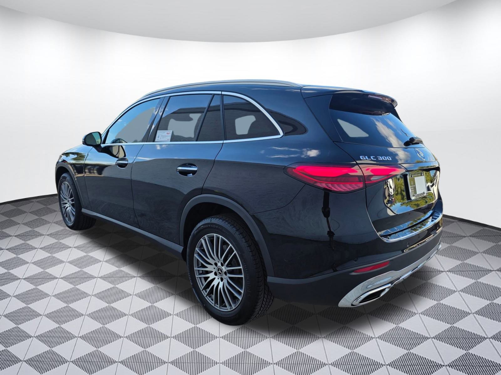 2026 Mercedes Benz GLC 300 4MATIC photo 3