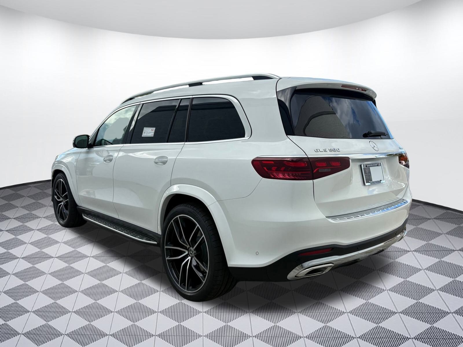 2026 Mercedes Benz GLS 580 4MATIC photo 3