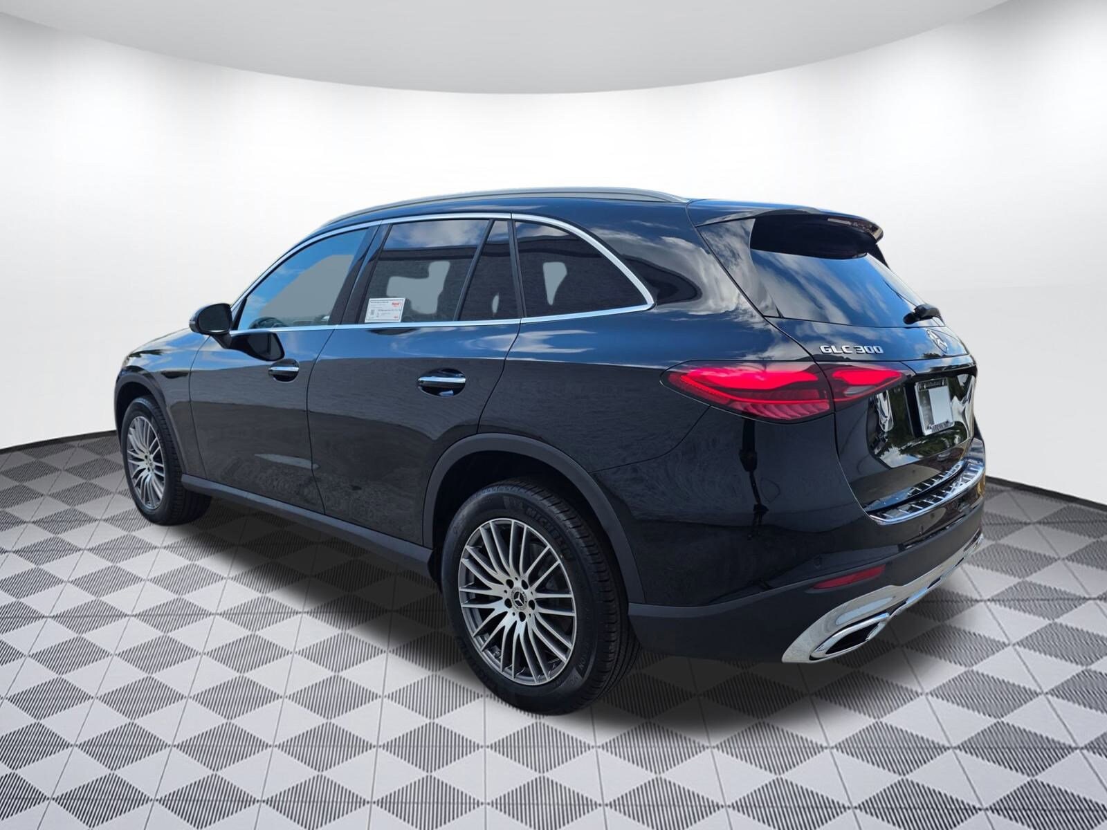 2026 Mercedes Benz GLC 300 4MATIC photo 2